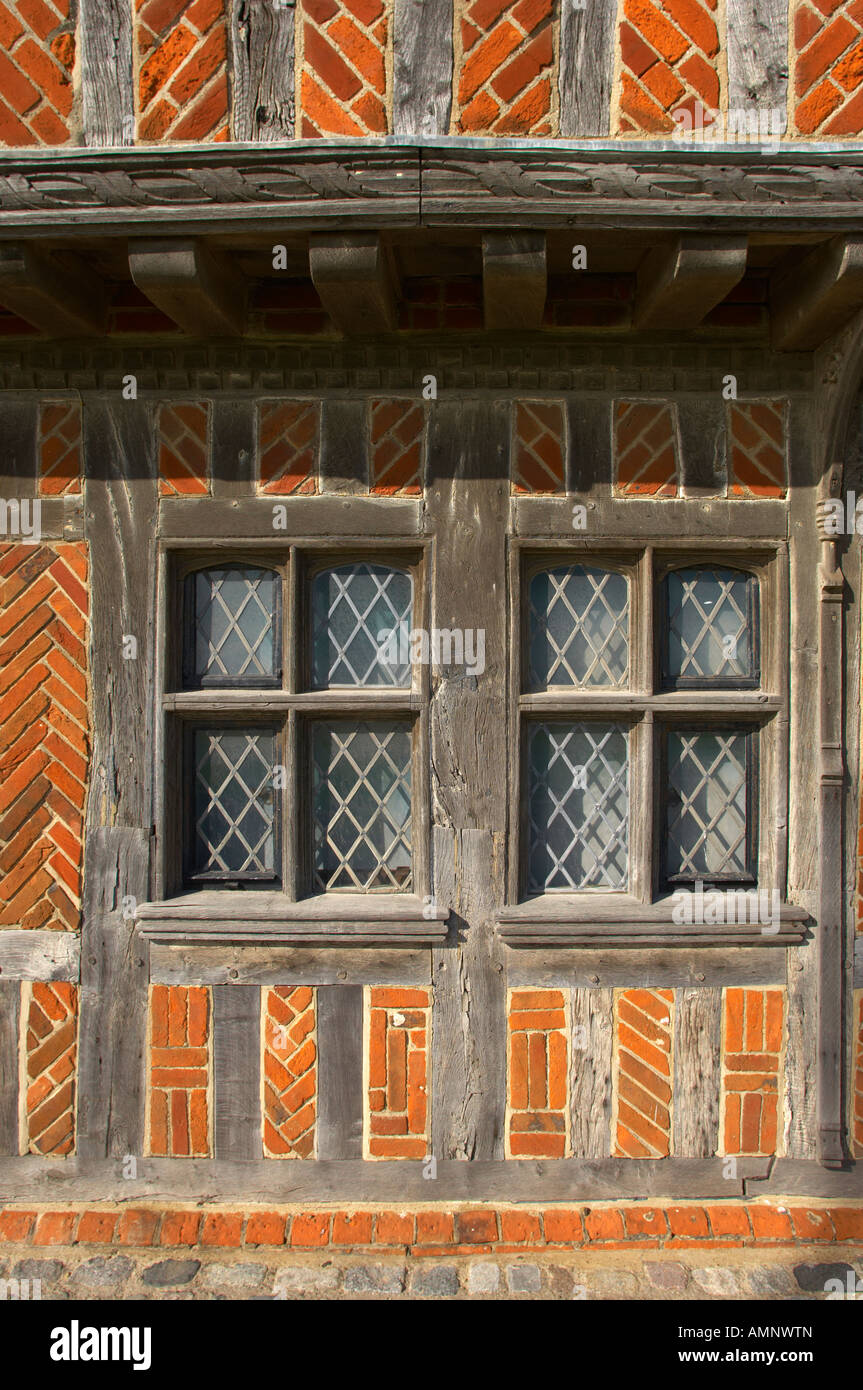 Elizabethan tudor windows e graticcio edificio del Municipio, Aldeburgh East Anglia, Suffolk, Inghilterra Foto Stock