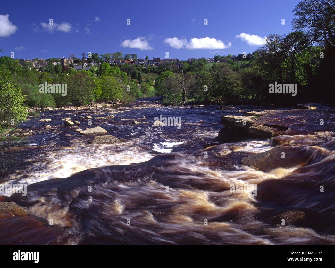 Il fiume Swale cade a Richmond North Yorkshire, Inghilterra Foto Stock