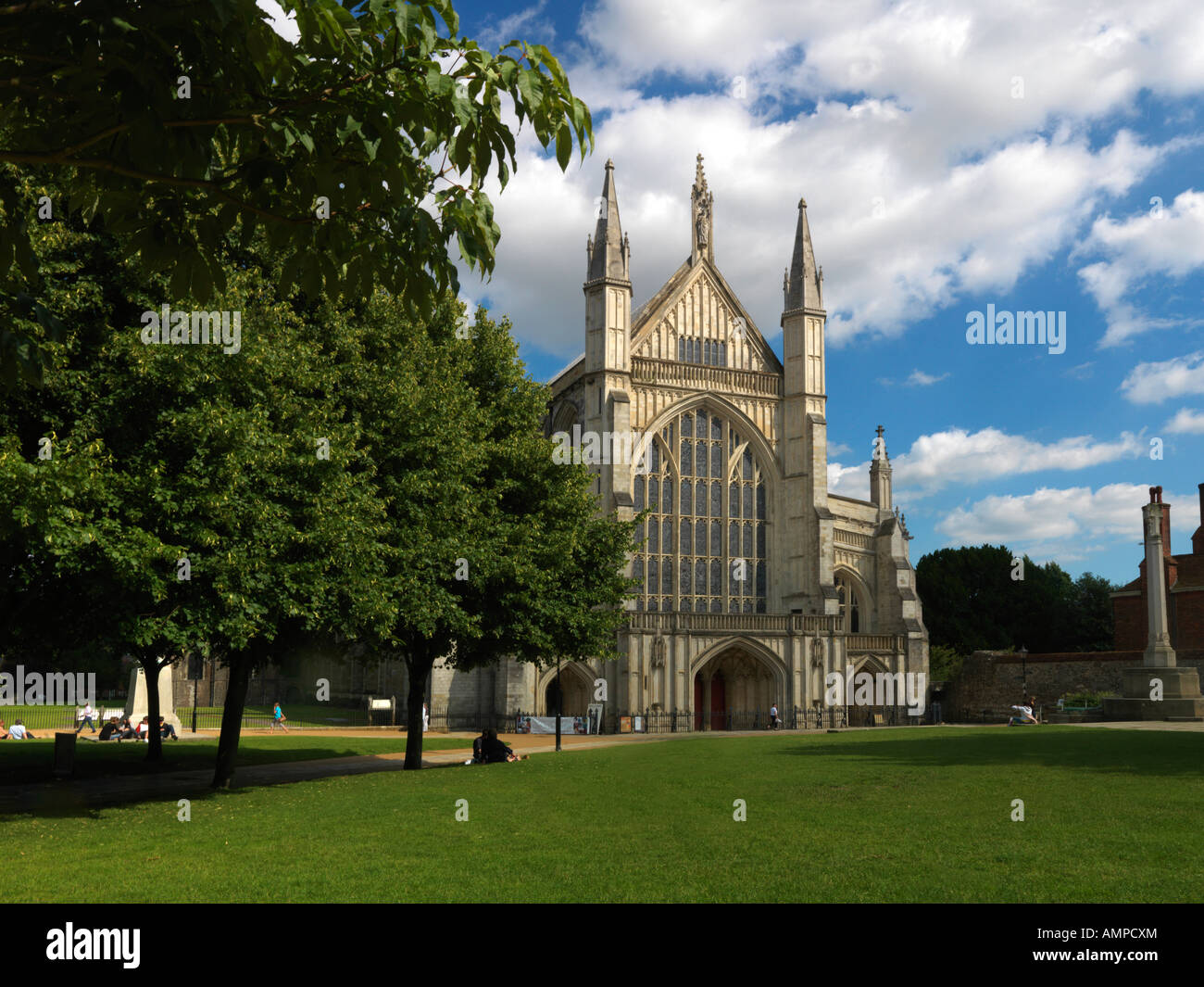 La Cattedrale di Winchester Hampshire xiv secolo fronte Ovest Inghilterra Foto Stock