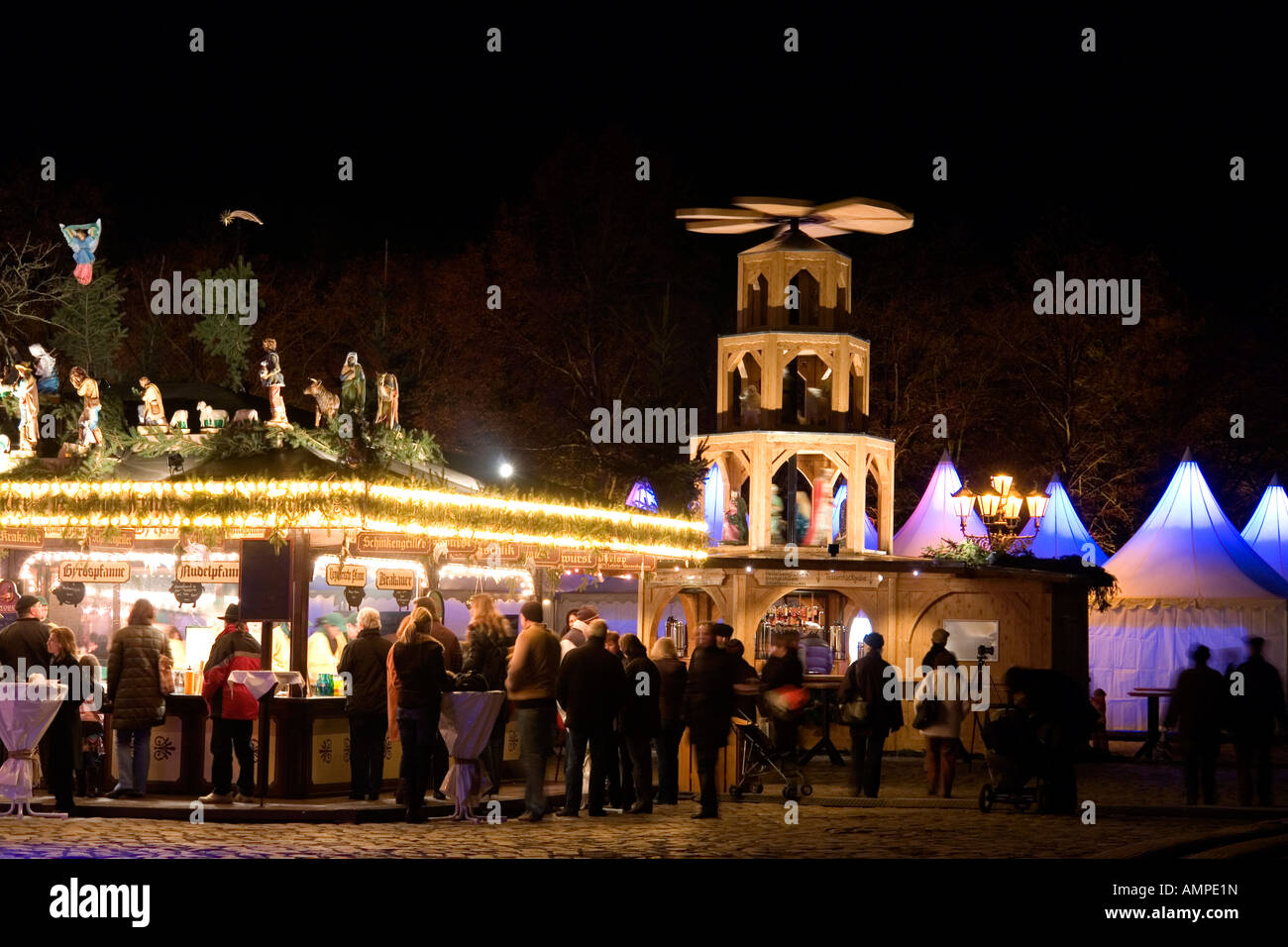 Germania capitale Berlino Il primo mercatino di Natale in piazza Luisen al Palazzo di Charlottenburg n. i diritti di terze parti disponibili Foto Stock
