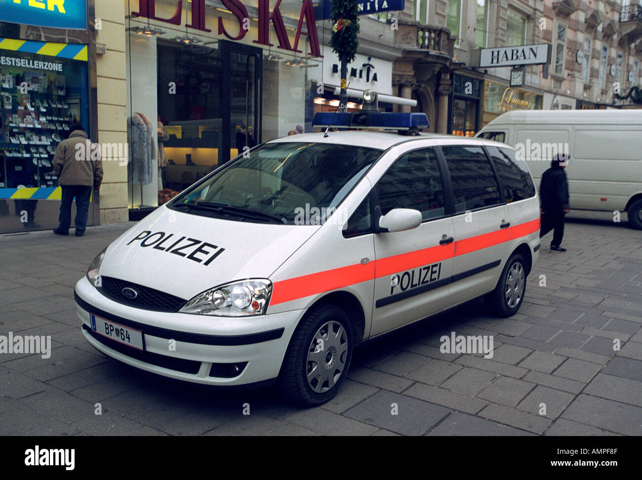 Auto della Polizia in Bratislava Slovacchia Foto Stock