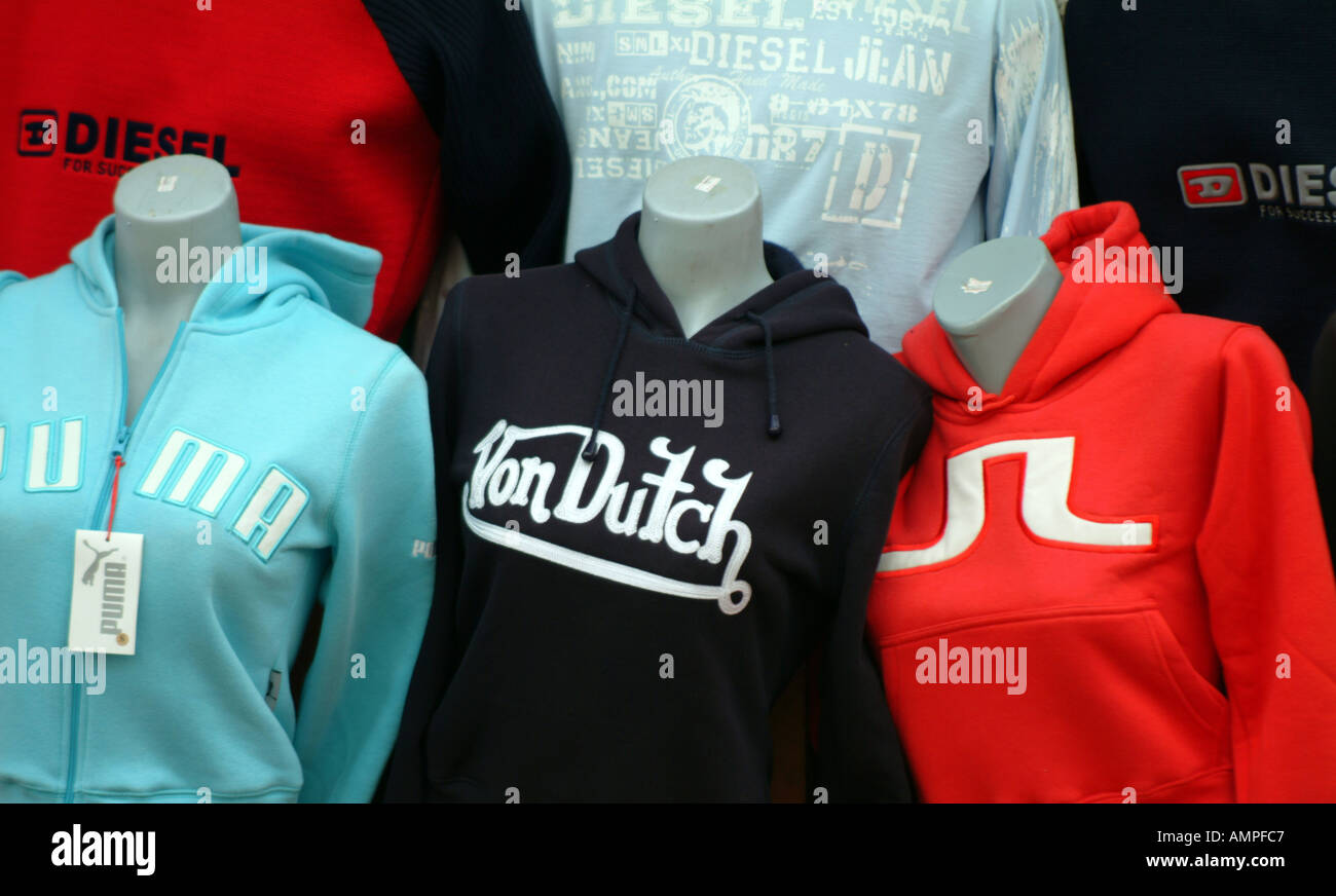Lothes snides rip off pirateria copie contraffatte dell'industria Foto Stock