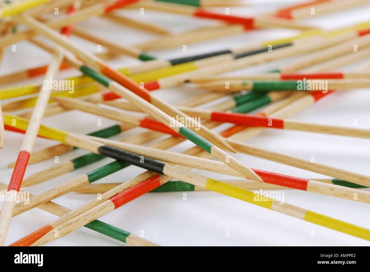 Schmidt - Mikado Gioco In Legno Per Bambini - Classico Gioco Di Abilità, Astine Colorate, Scatola Da Viaggio, Dai 4 Anni - 4