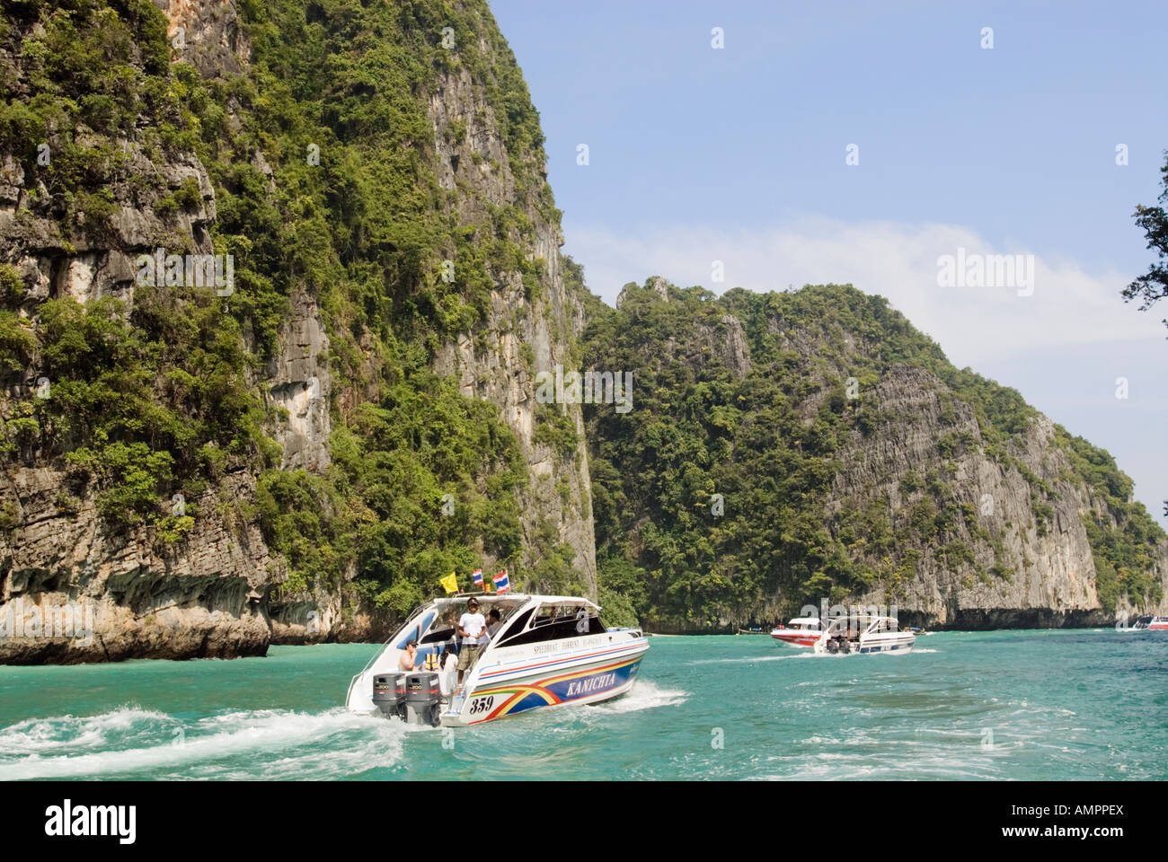 Kho Phi Phi Leh Island Krabi Thailandia turisti in barca Foto Stock