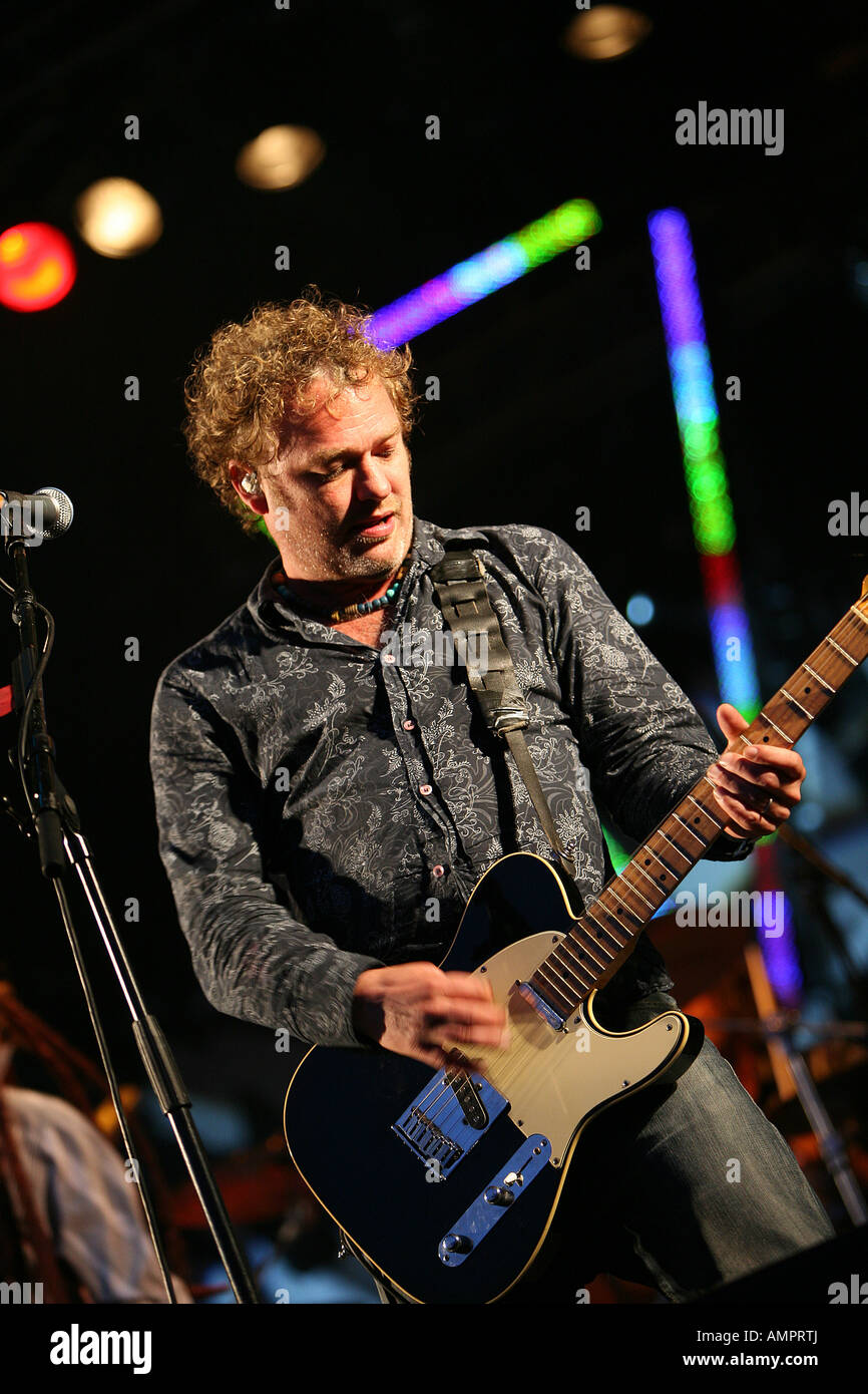 Cantante e chitarrista Mark Chadwick del Levellers a Wychwood Festival 2007 Foto Stock
