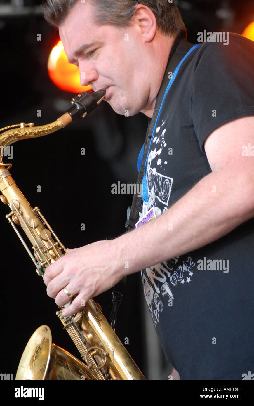 Compositore e sassofonista Mark Lockheart suonare sul palco con jazz band orso polare a Wychwood Festival 2007 Foto Stock
