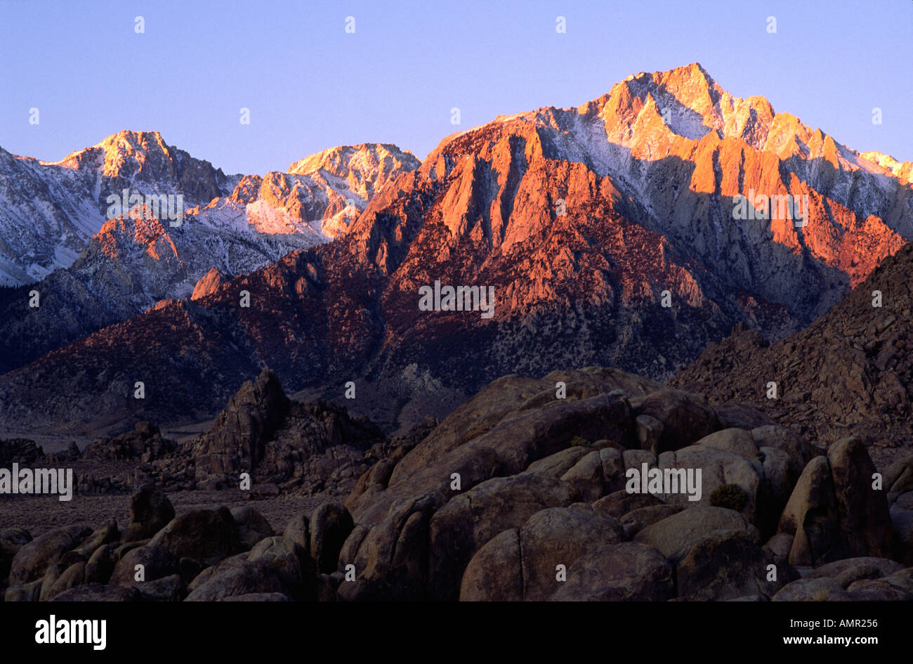 Il Monte Whitney dall'Alabama Hills Foto Stock