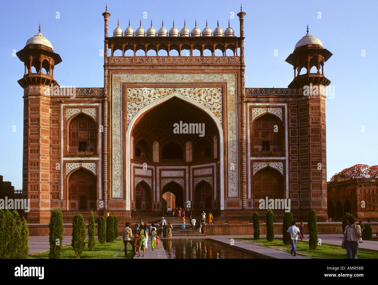 Ingresso gatehouse a Palazzo o mausoleo Taj Mahal Agra Uttar Pradesh India più famosa per la struttura di un edificio in tutto il mondo Foto Stock