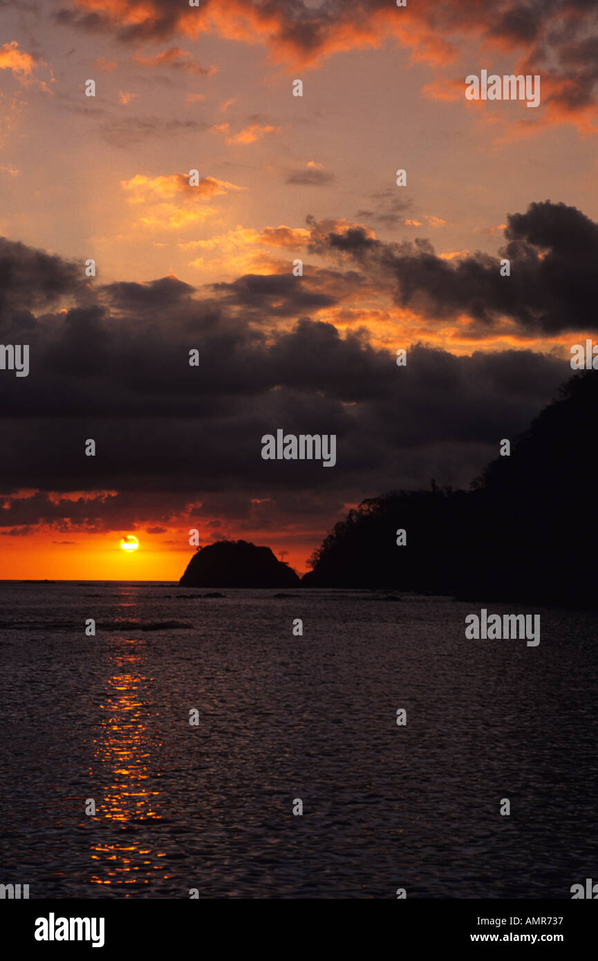 Playa Herradura tramonto sul Pacifico vicino al resort di Los Suenos Foto Stock