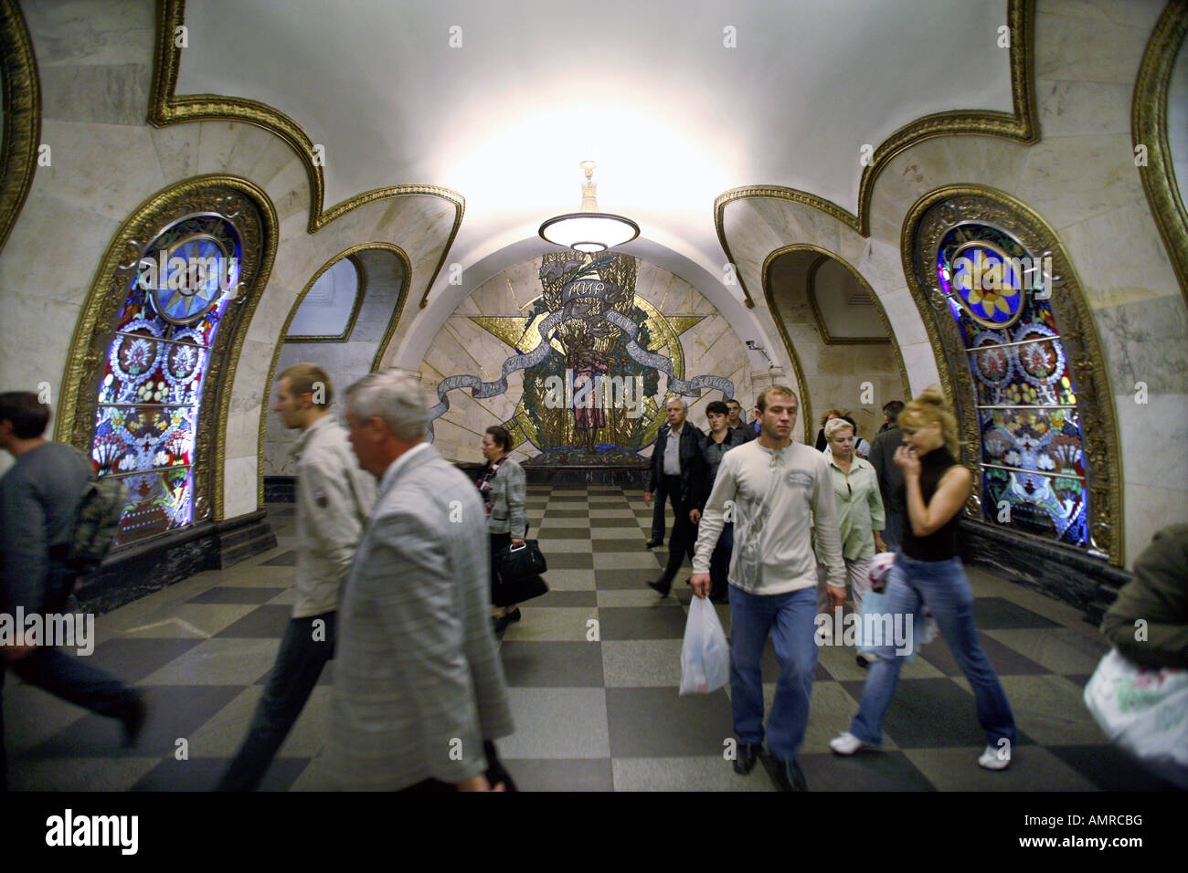 Novoslobodskaja La stazione della metropolitana di Mosca, Russia Foto Stock