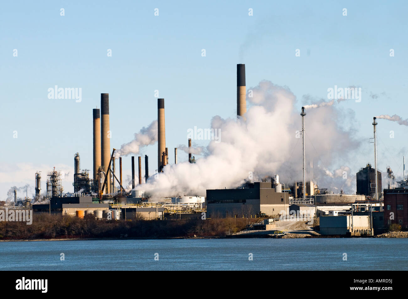 Industria chimica sulla riva del St Clair River a Port Huron Michigan Foto Stock