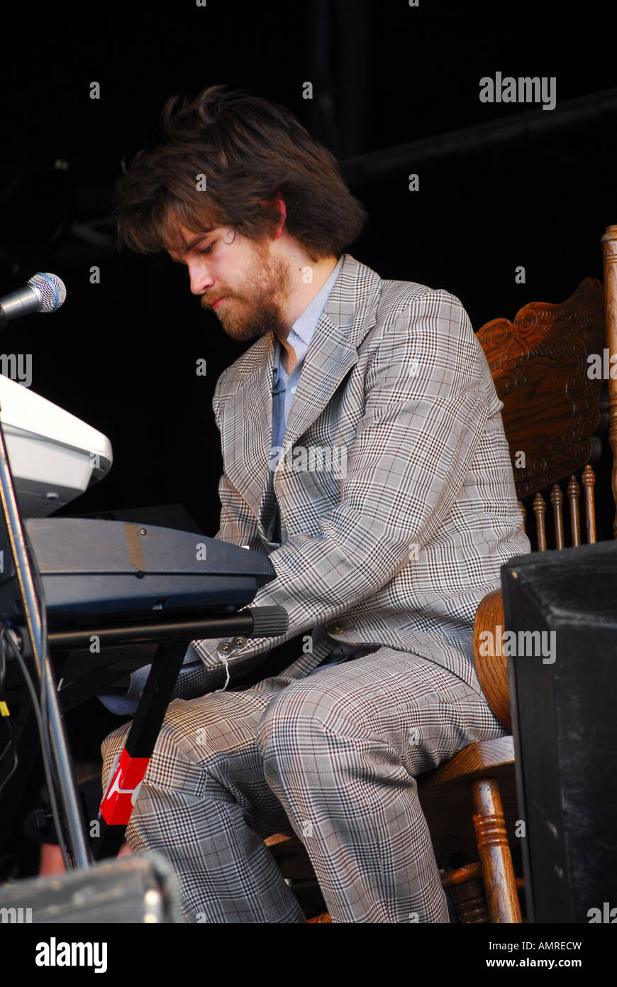 Il cantante e tastierista Fyfe Dangerfield dei Guillemots a Wychwood Festival 2007 Foto Stock