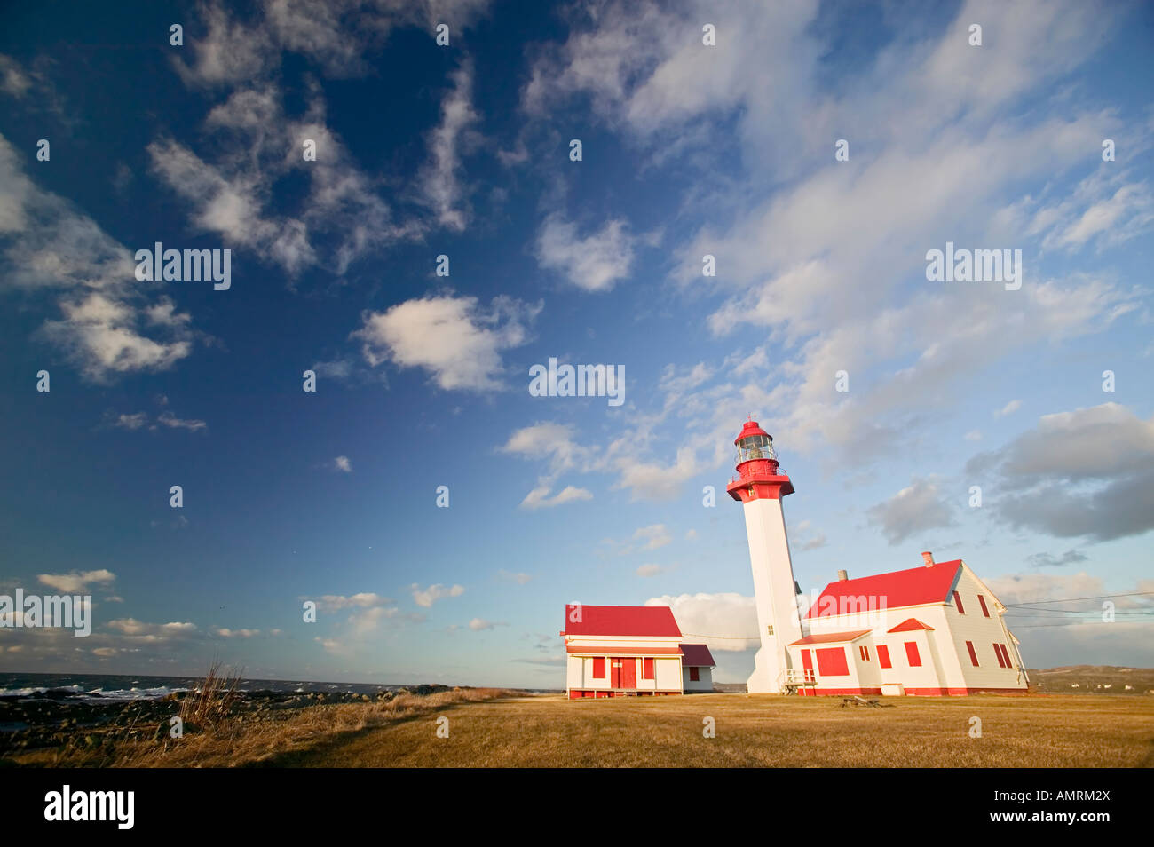 Il Pointe Mitis Faro è situato nel grazioso villaggio di Metis sur Mer, Québec Foto Stock