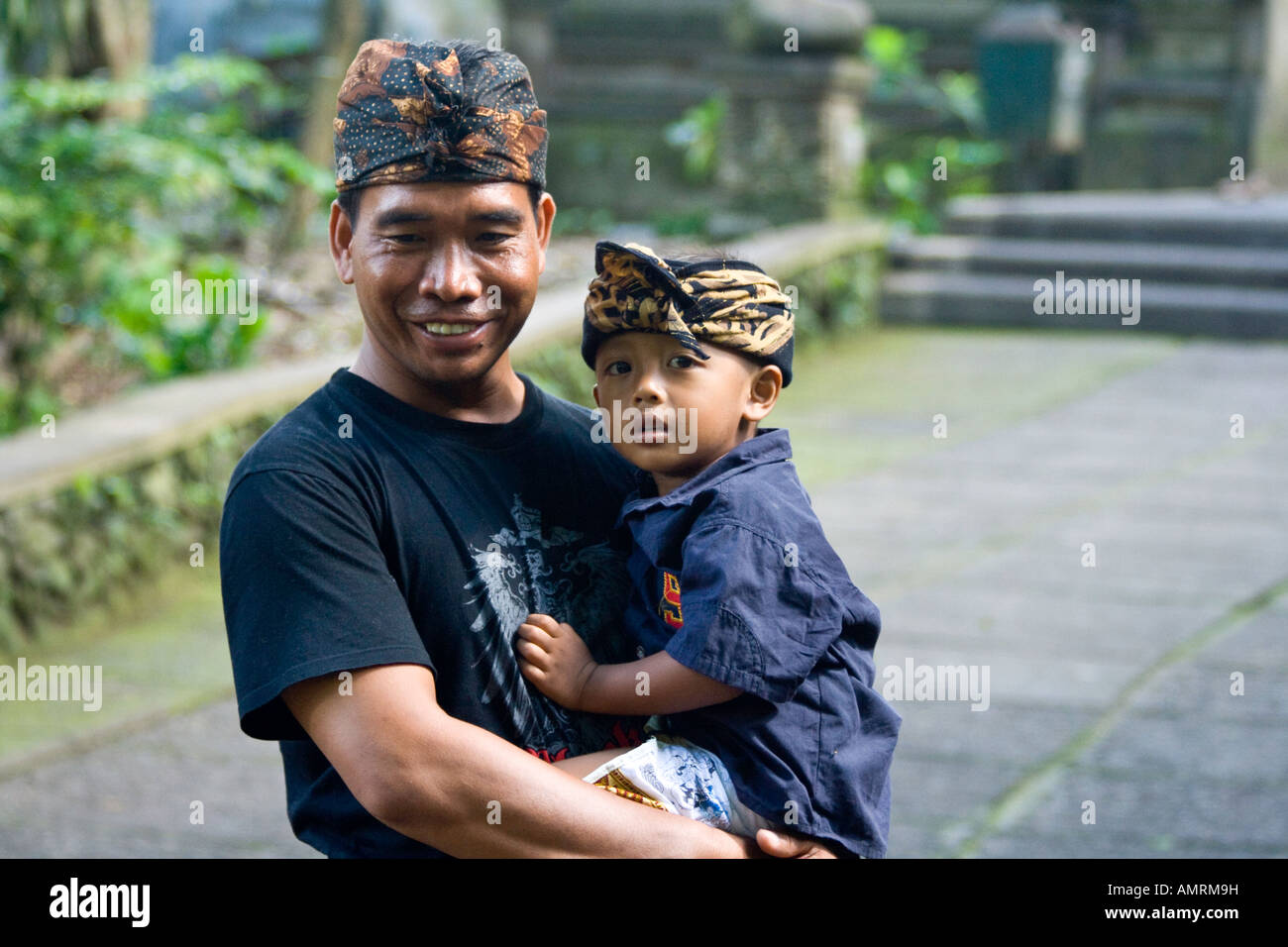 Padre Balinese Azienda giovane figlio Ubud Bali Indonesia Foto Stock