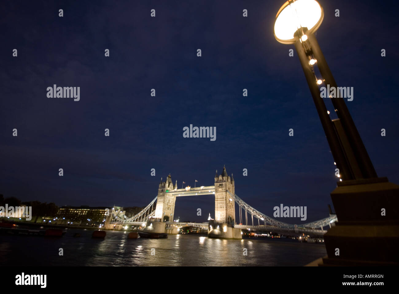Il Tower Bridge di notte Londra Foto Stock