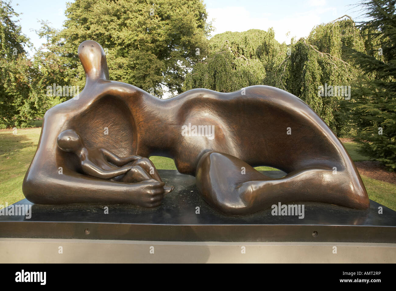 Henry Moore sculpture drappeggiati Reclining Mother & Baby 1983 Foto Stock