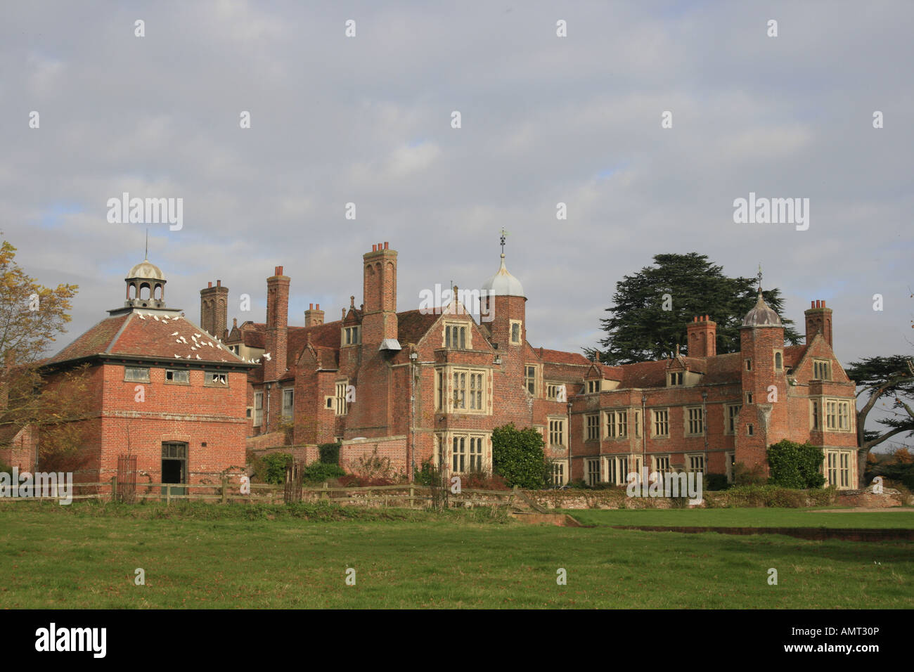 Il Tudor Mansion di Kentwell Hall di Long Melford Foto Stock