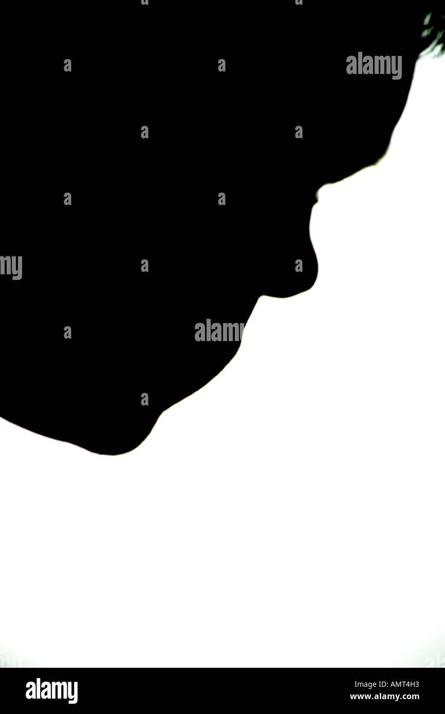 Profilo volto proveniente dall'alto verso il basso nel curioso o modo accusatorial Foto Stock