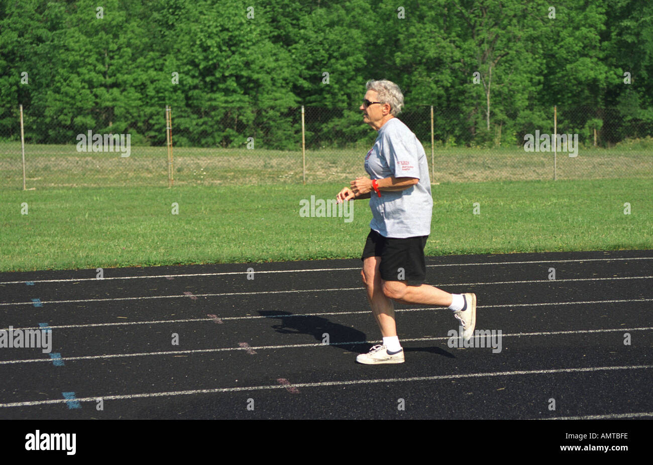 I cittadini anziani partecipano in senior olimpico giochi sportivi St Clair Michigan Foto Stock