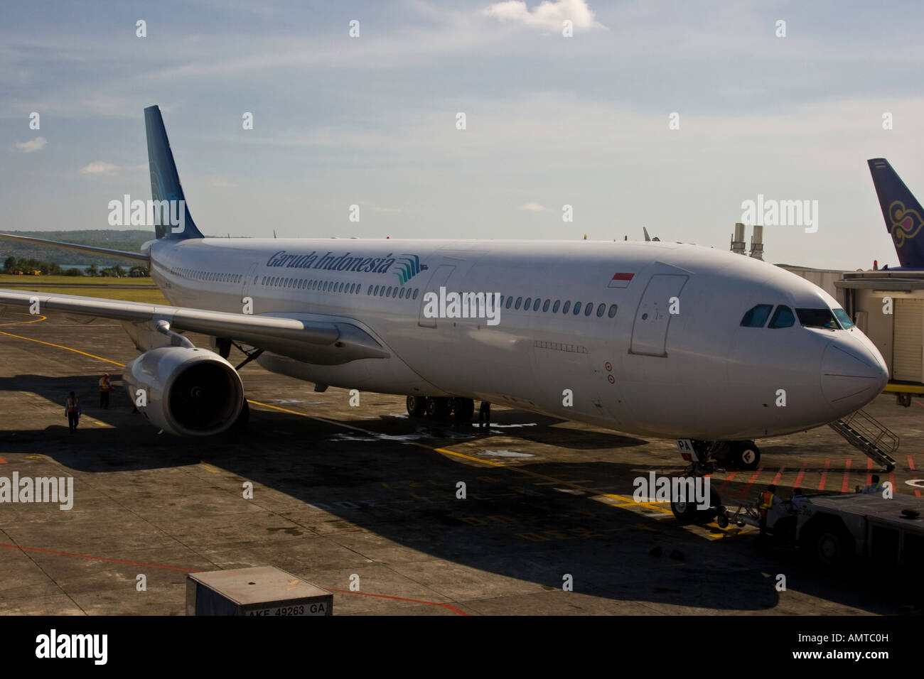 Garuda aereo Denpasar o Ngurah Rai DPS dall'Aeroporto Internazionale di Bali Indonesia Foto Stock