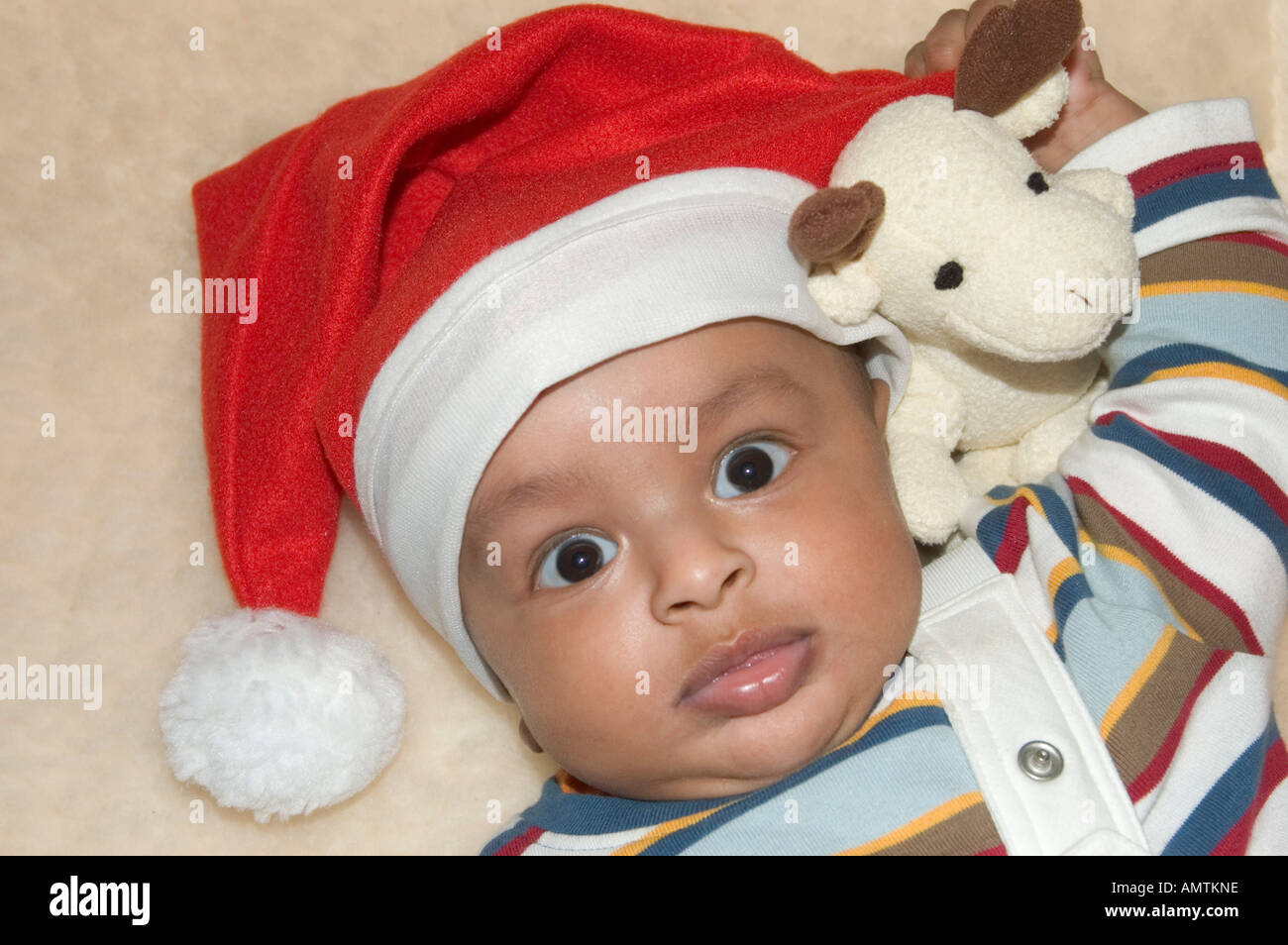 Bambino etiope con cappello di Natale Foto Stock