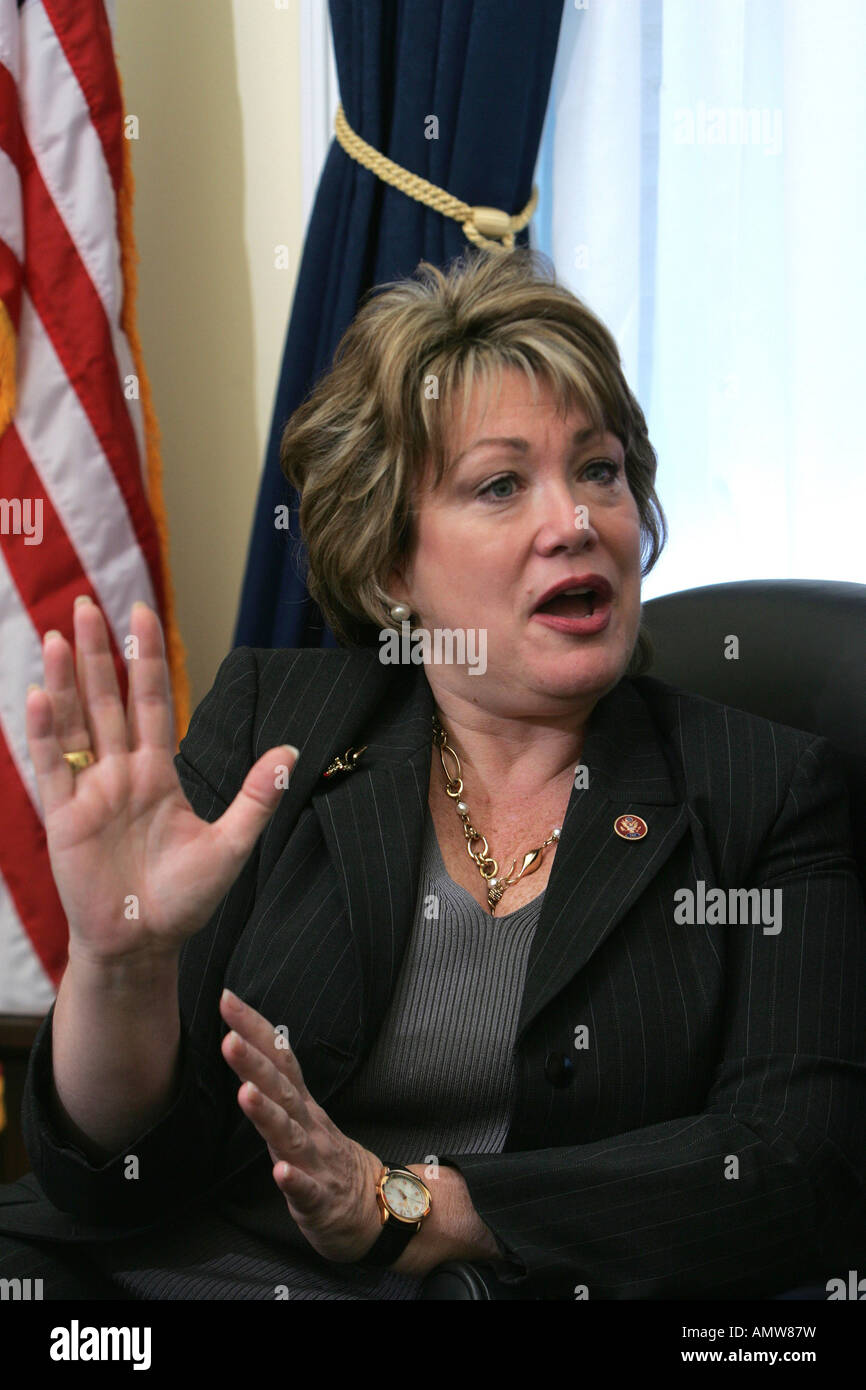 Rappresentante Ellen Tauscher D-CA nel suo ufficio su Capitol Hill. Foto Stock