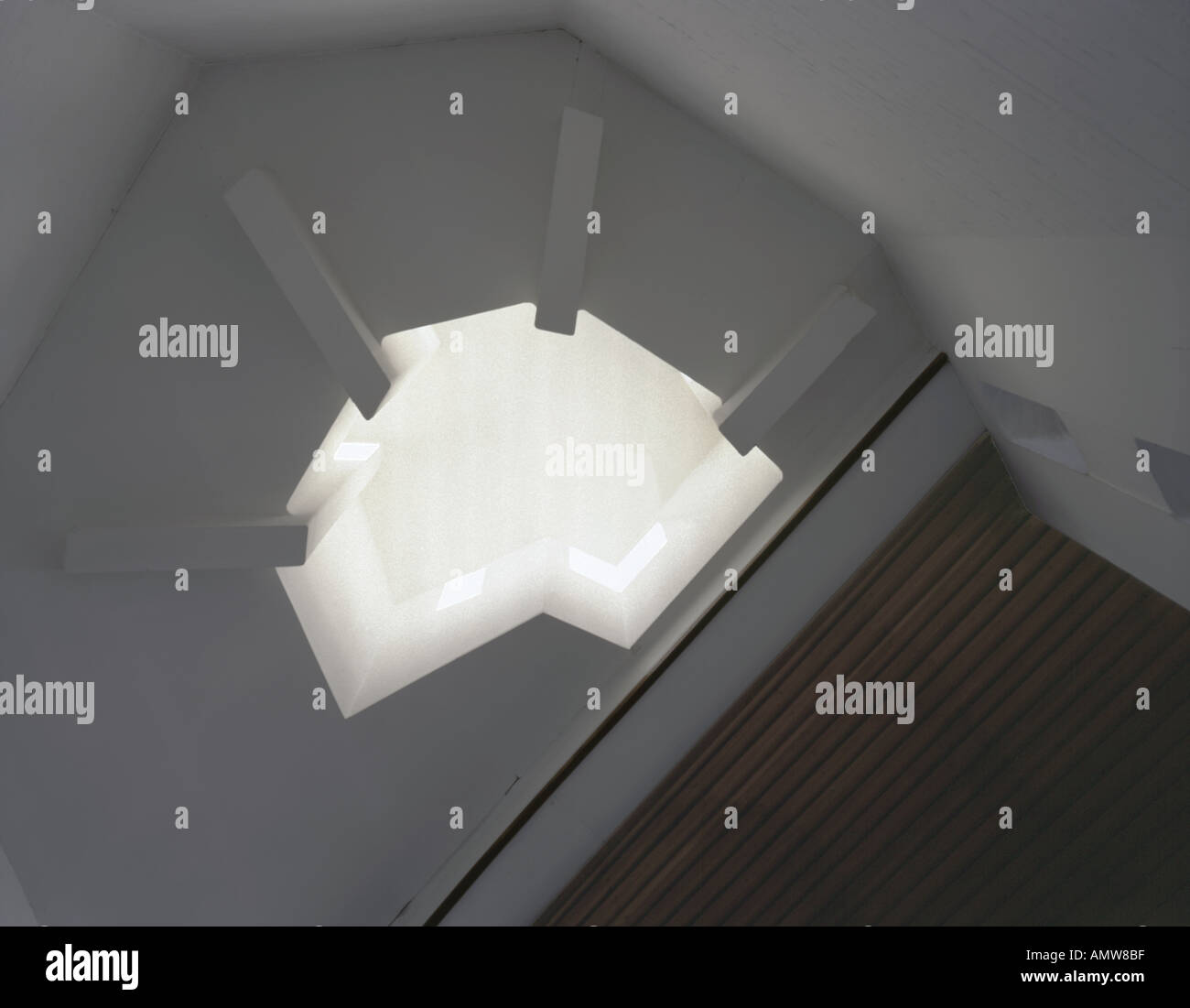 Heilig Geist-Kirche am Klieversberg, Wolfsburg, 1958 - 1962. Dettaglio interni. L'architetto Alvar Aalto Foto Stock