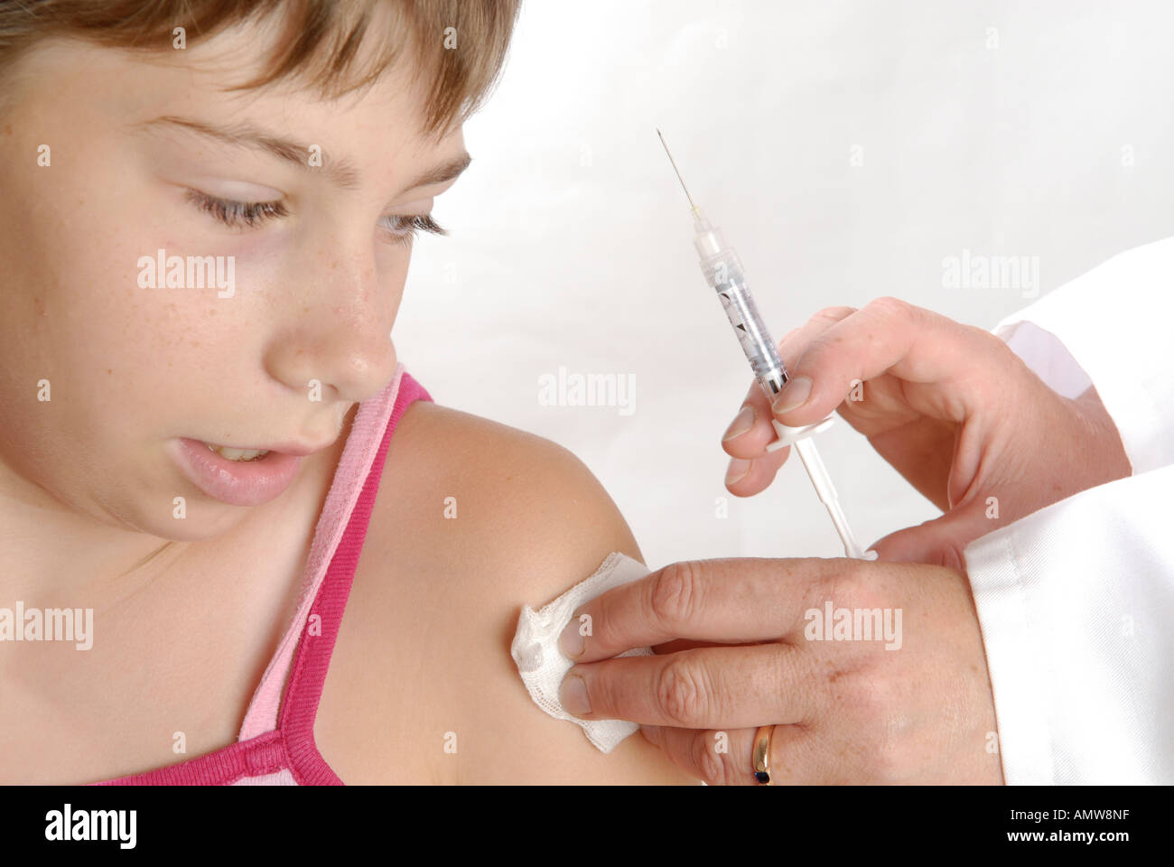 Ragazza è vaccinato Foto Stock