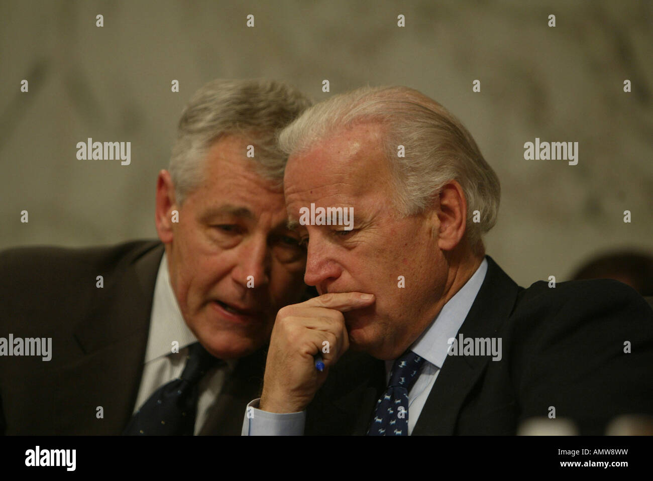 Il senatore Chuck Hagel, R-NE e Presidente Giuseppe R Biden jr. Foto Stock