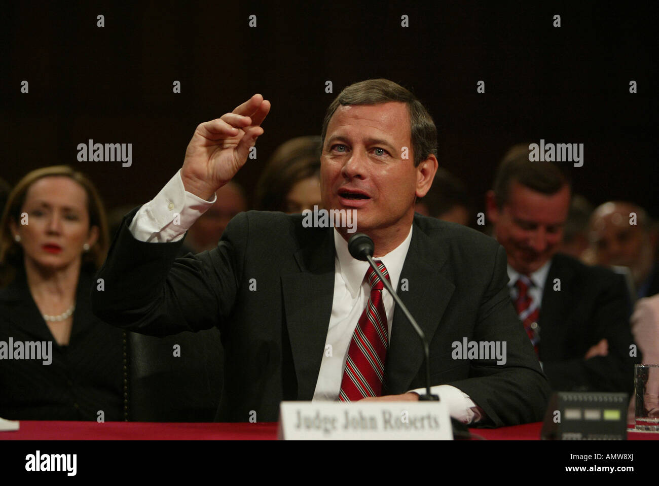 Il giudice John Roberts risponde a una domanda dal senatore Charles Schumer durante alla commissione giudiziaria del Senato Foto Stock