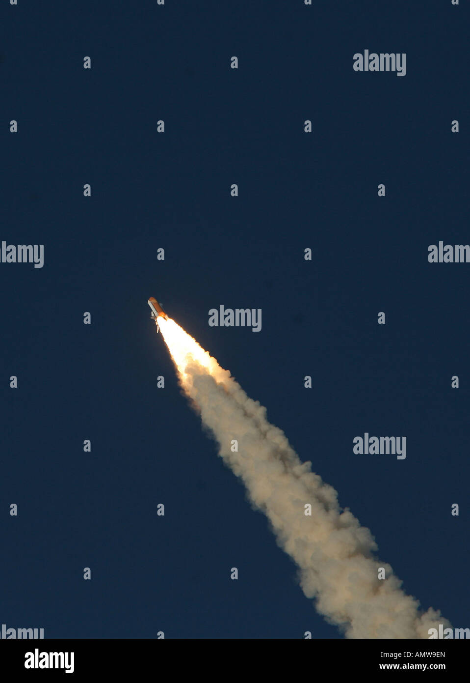 Sollevare della navetta spaziale, la NASA STS-117, XXI stazione spaziale, volo da John F. Kennedy Space Center il 8 giugno 2007. Foto Stock