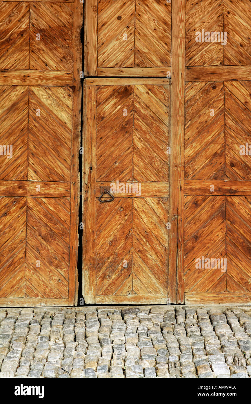 Vecchio, weathered, legno porta del granaio Foto Stock