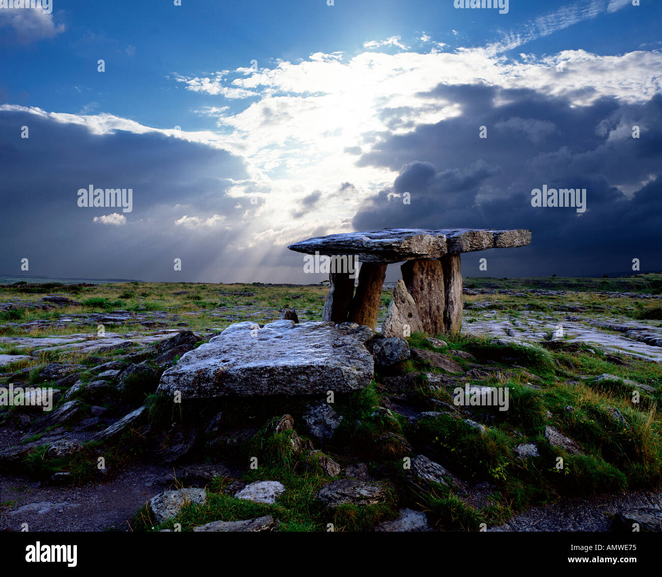 Poulnabrone Dolmen Co Clare Irlanda Foto Stock