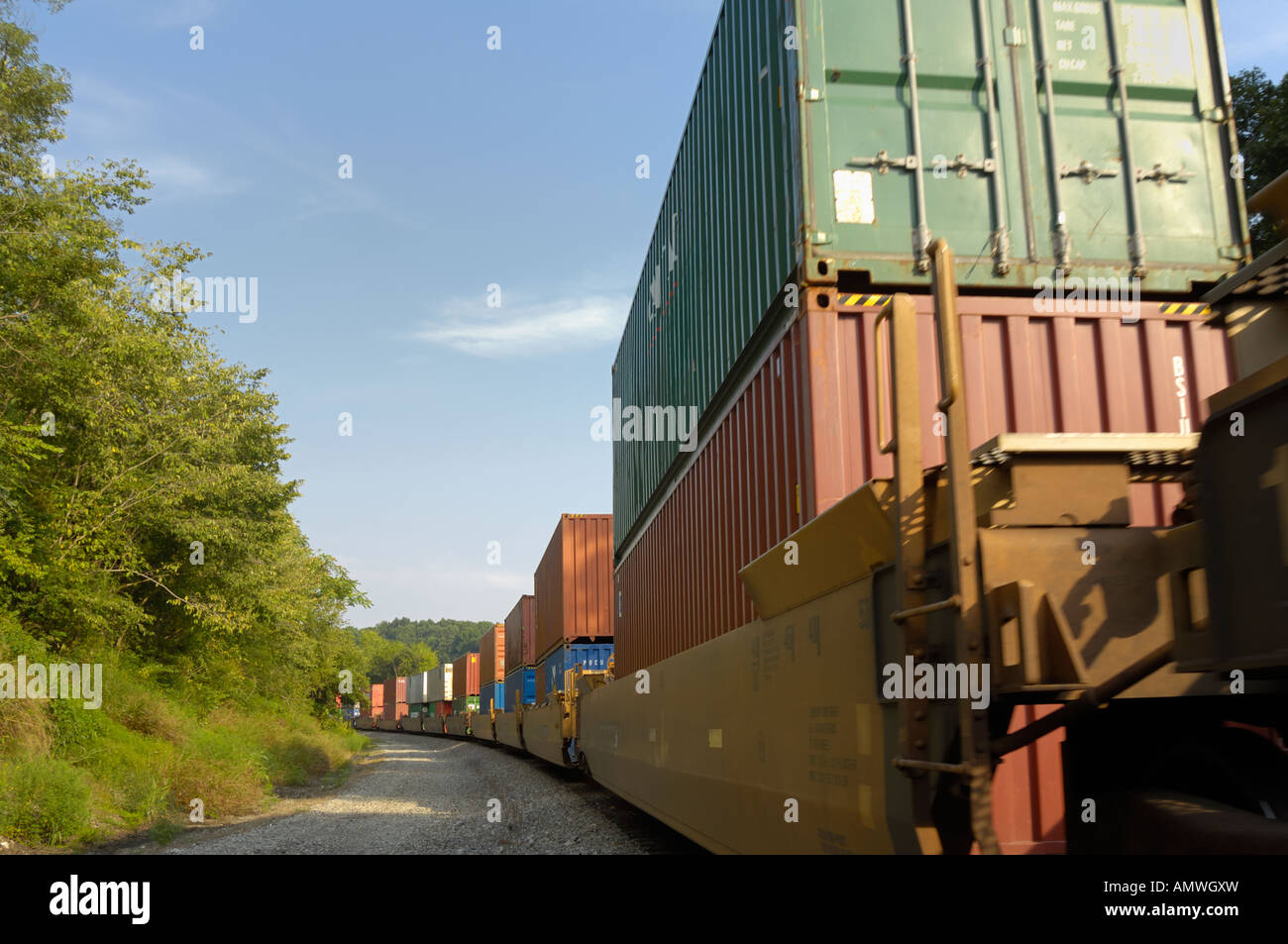 Treno merci trasporto merci di consumatore ai mercati Foto Stock