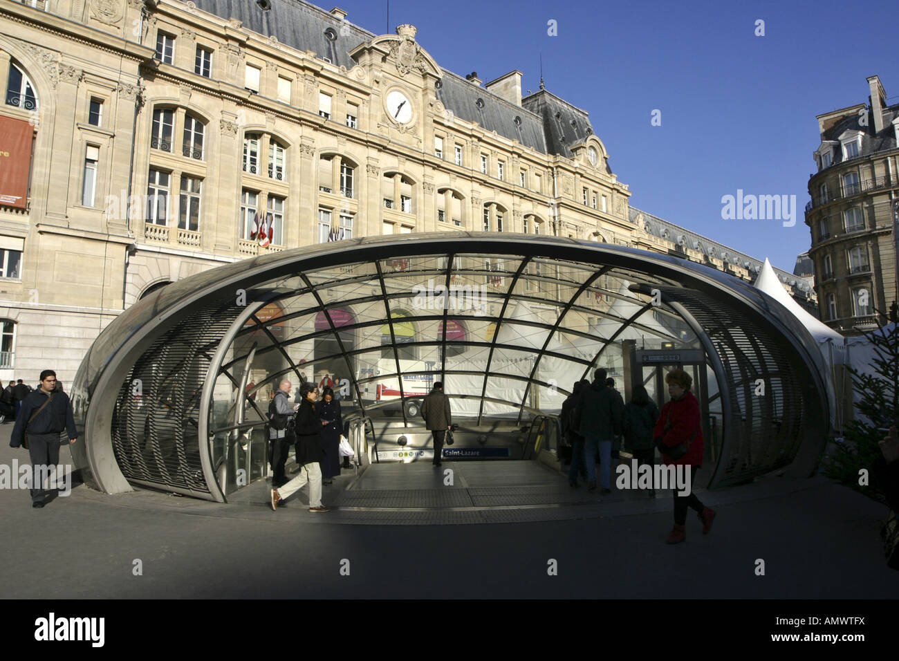 Ingresso della stazione della metropolitana di St. Lazare, Francia, Parigi Foto Stock