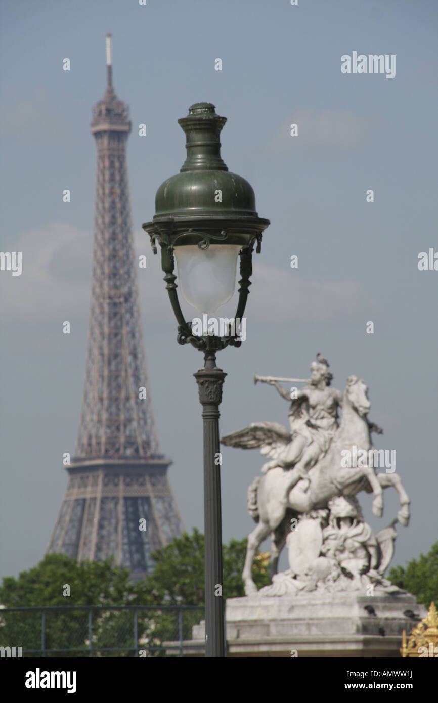 Lampione e la Torre Eiffel, Francia, Parigi Foto Stock