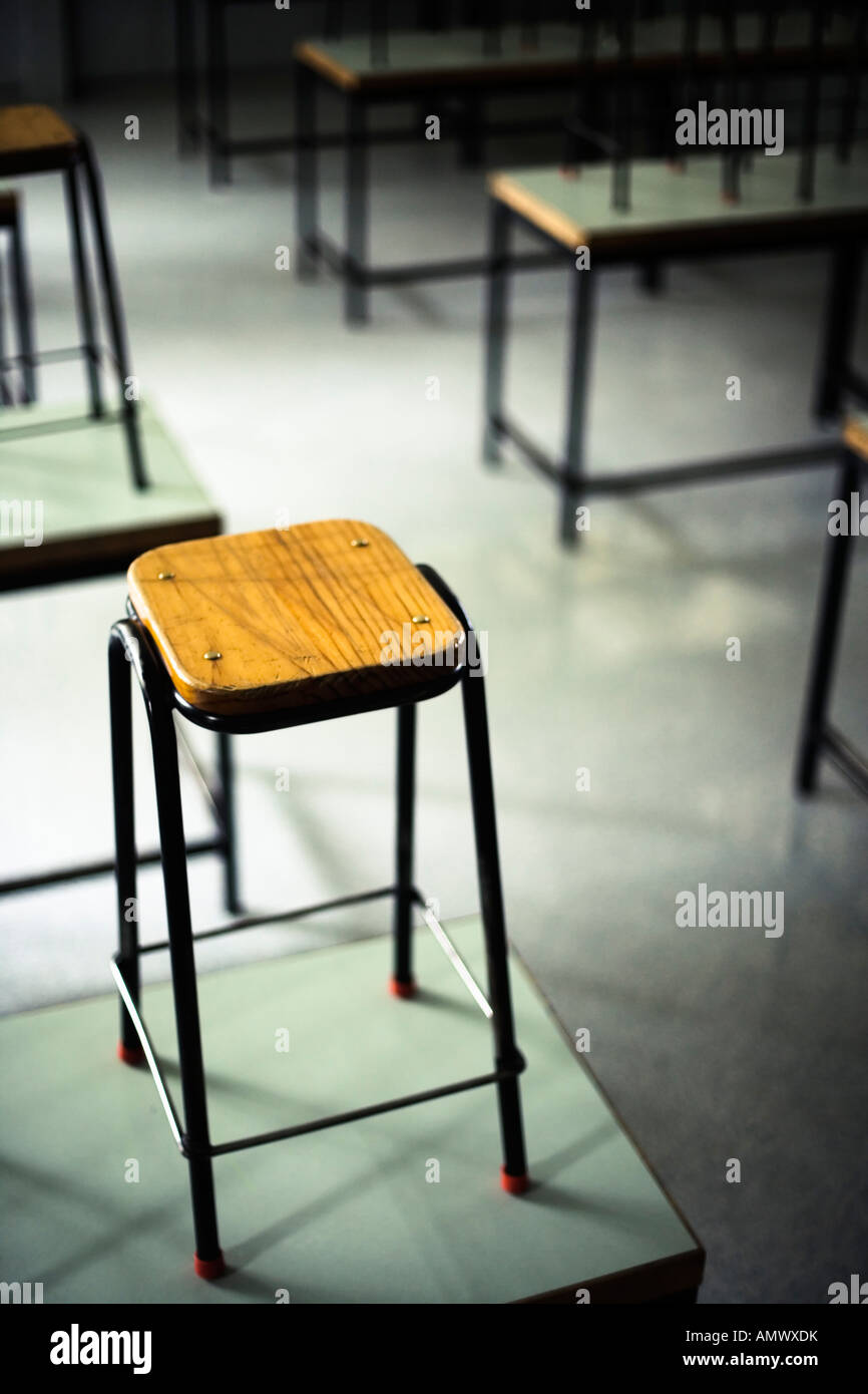 Scuola sgabelli da laboratorio Foto Stock