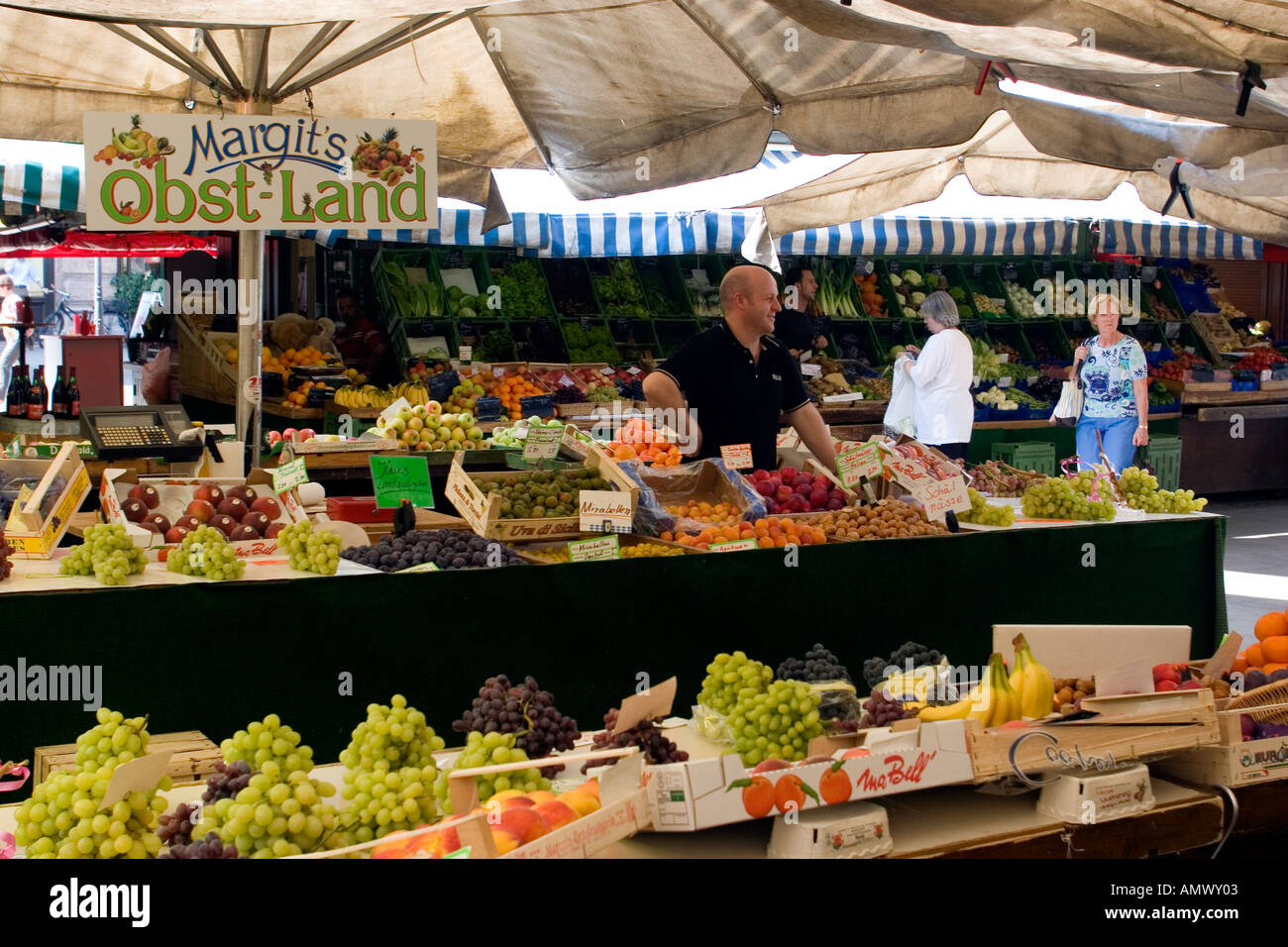 Germania Baviera Monaco di Baviera stallo di frutta al Viktualienmarkt Foto Stock