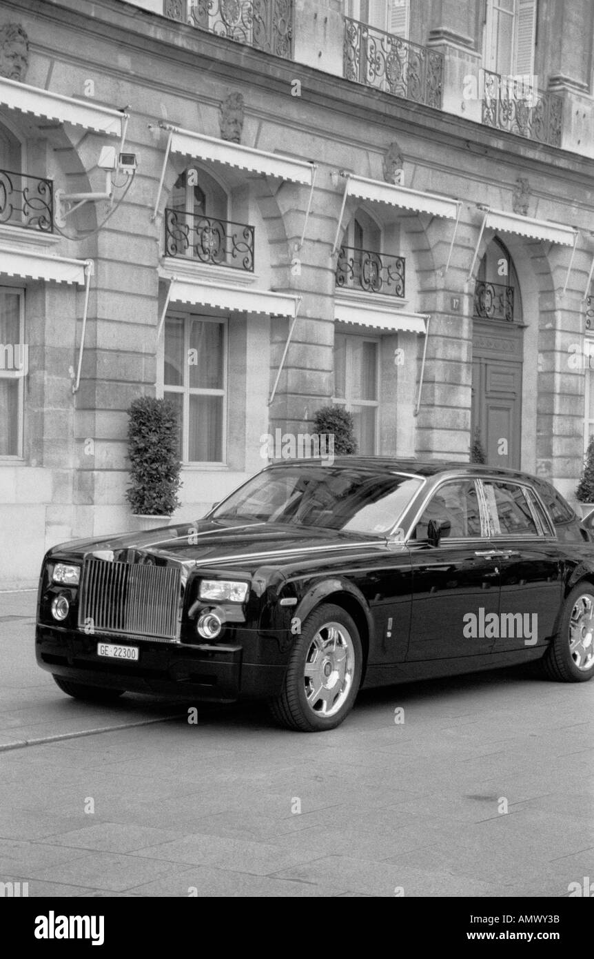 Rolls Royce fuori dall'Hotel Ritz, Place Vendome Square Paris, Francia Foto Stock