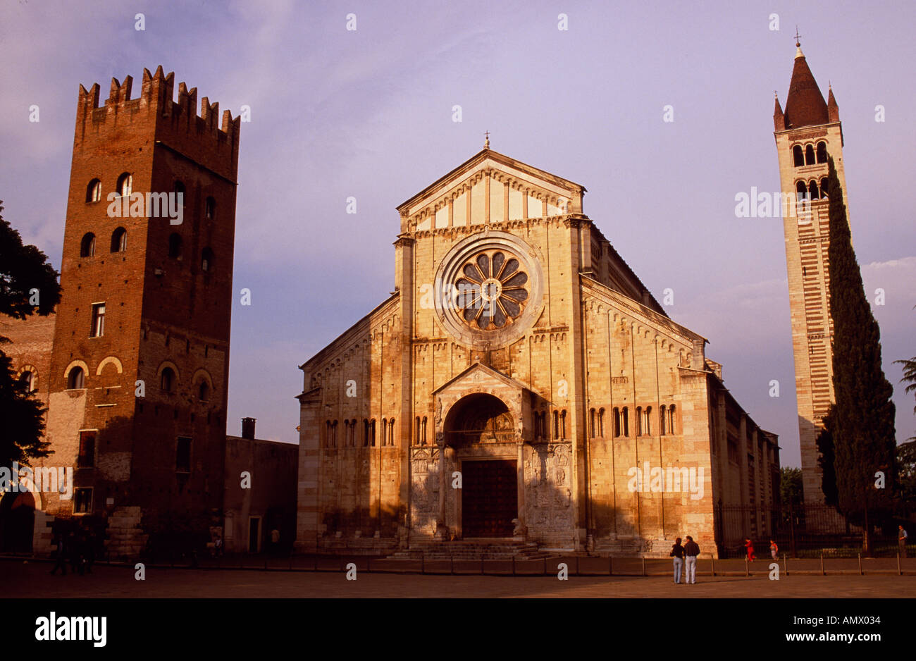 Basilica Di San Zeno Maggiore Una Delle Piu Importanti Chiese Romaniche Italiane Foto Stock Alamy
