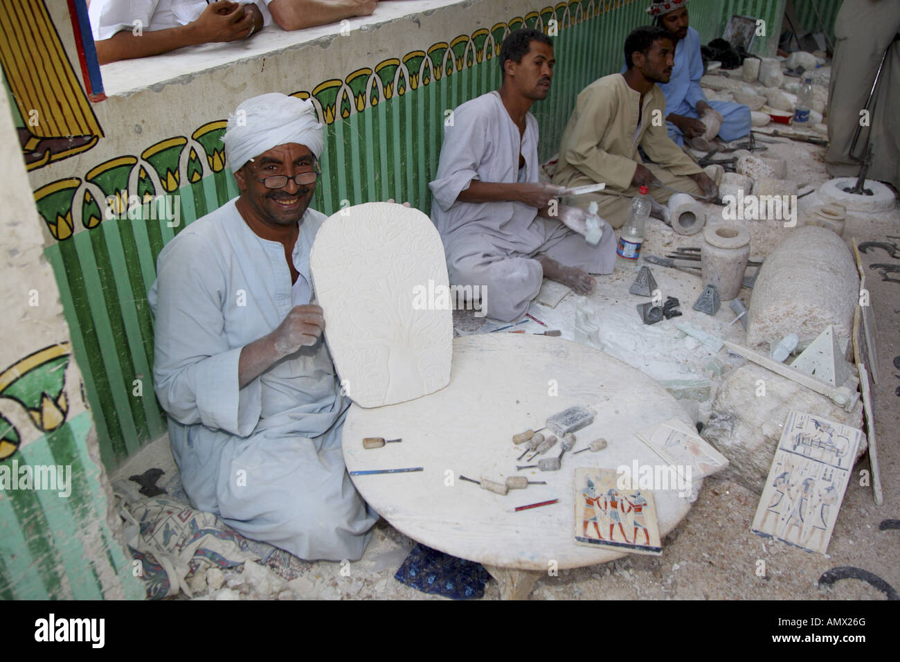 Fresa in pietra sul lavoro, EGITTO Luxor Foto Stock