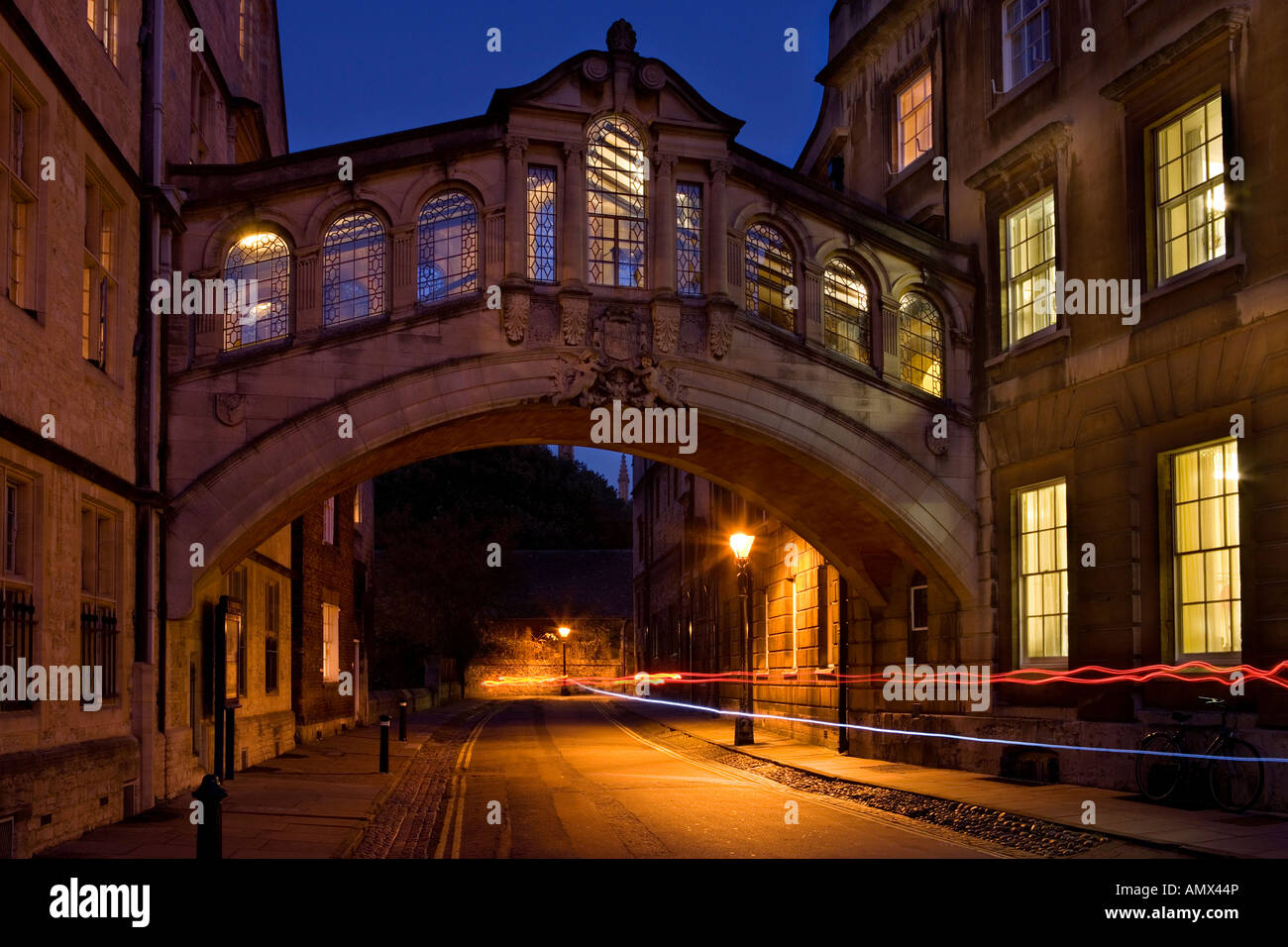 Ponte dei Sospiri di notte , Hertford College , Oxford Inghilterra Foto Stock