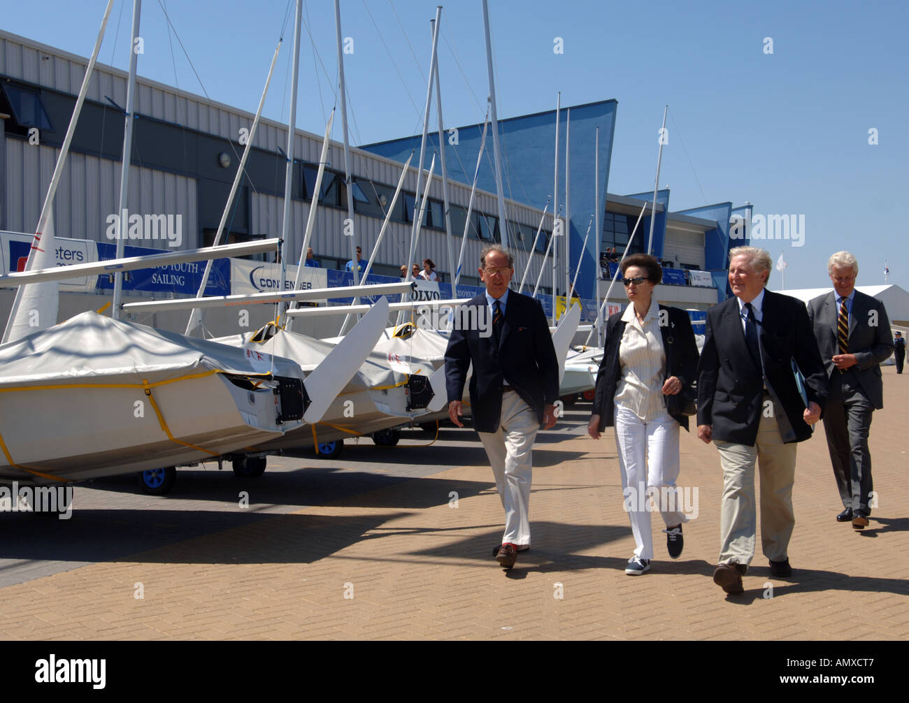 Princess Anne visita a Weymouth e Portland Academy di vela, Dorset Regno Unito Regno Unito Foto Stock