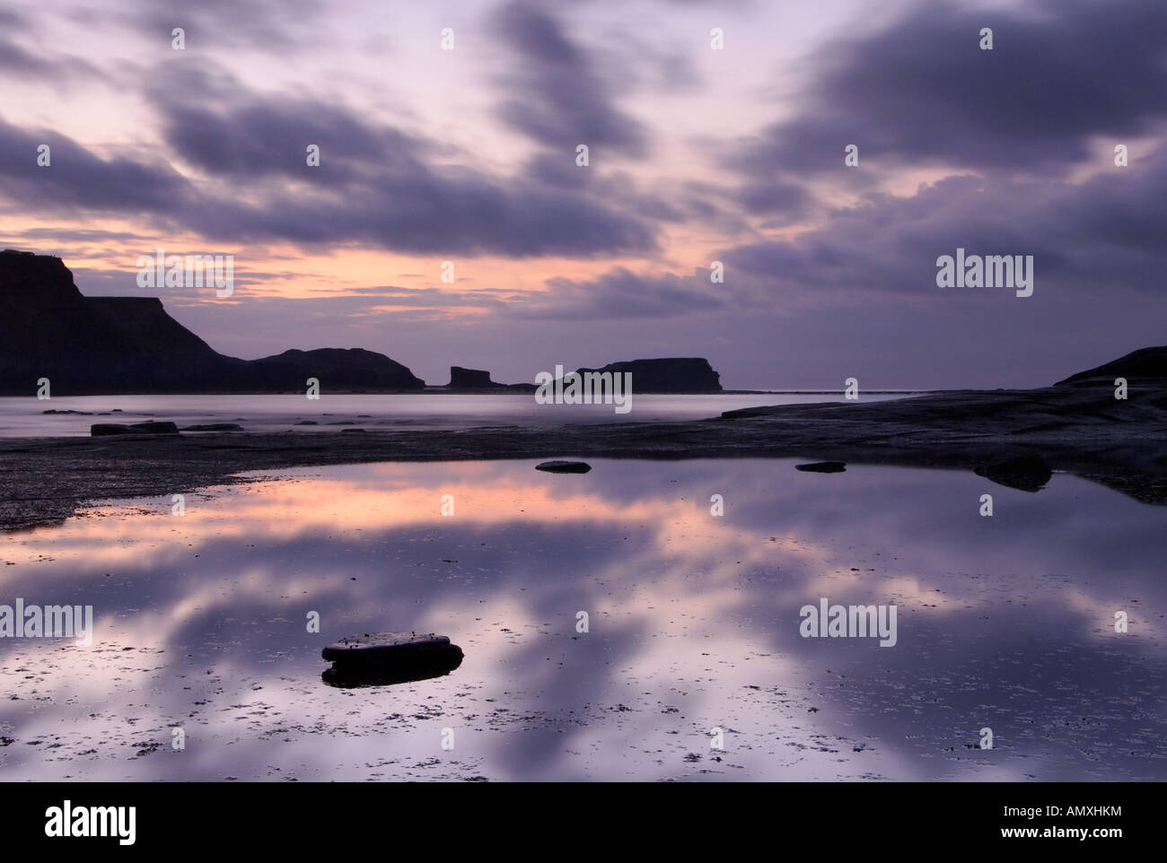 Sunset Saltwick Bay Norh Yorkshire Regno Unito Foto Stock