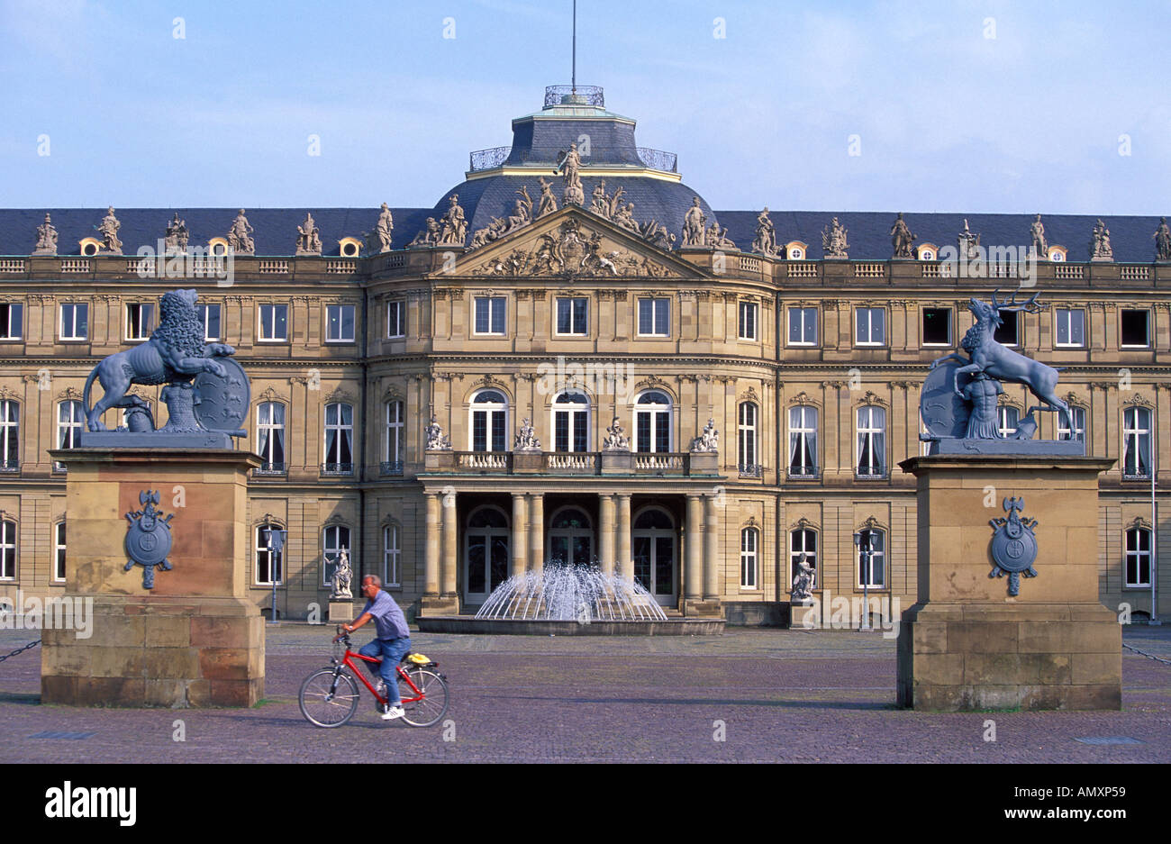 Germania Baden Wurttemberg Stoccarda Neues Schloss a Schlossplatz la piazza del Palazzo Foto Stock