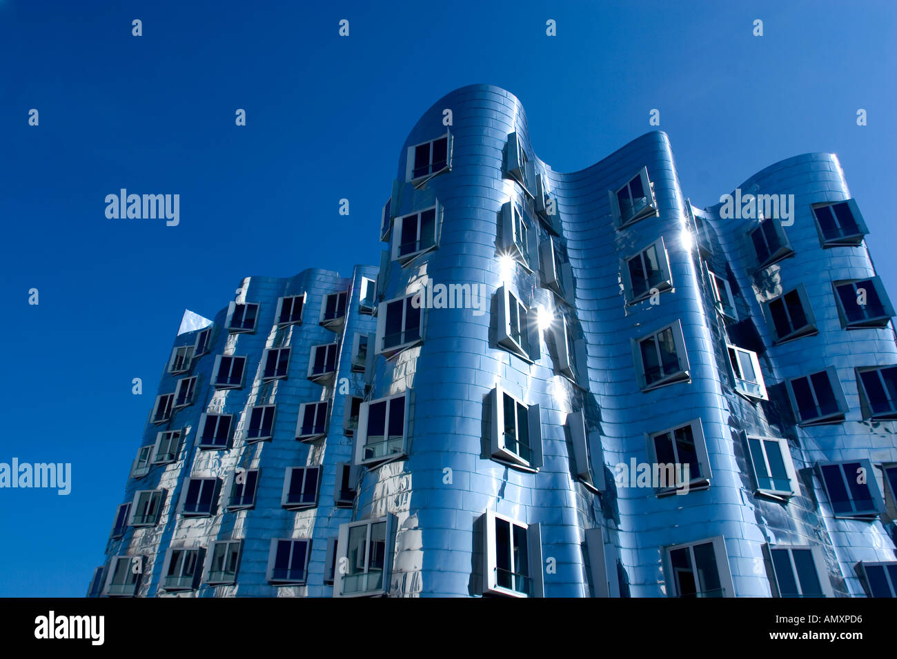 Il Neuer Zollhof edificio di Frank Gehry al Medienhafen Media Harbour, Dusseldorf, Germania. Foto Stock
