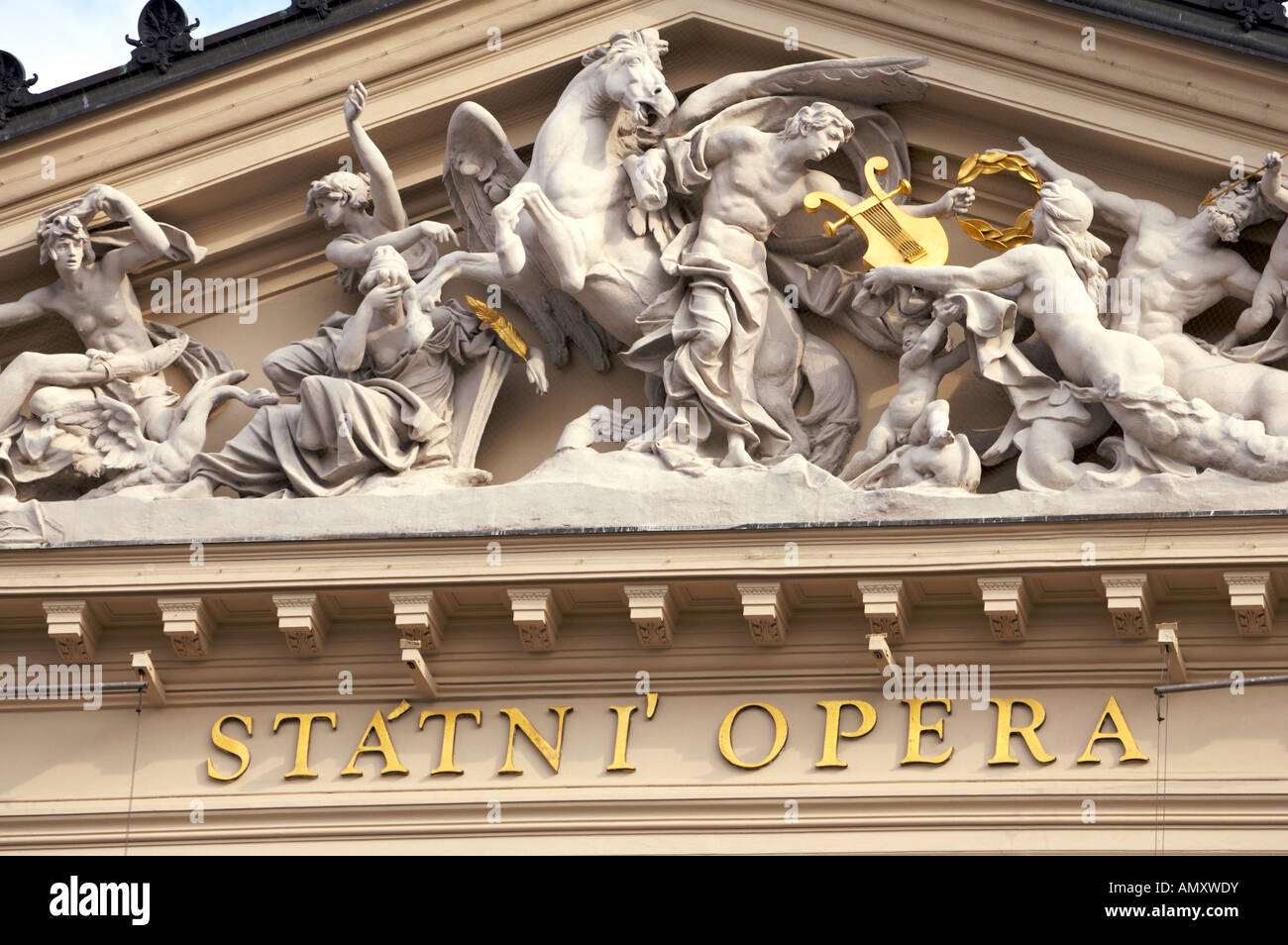 L'Opera di Stato, Statni Opera, che svolge principalmente le opere italiane nel centro di Praga Repubblica Ceca, l'Europa. Foto Stock