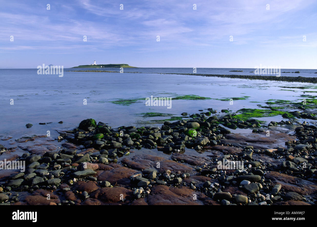 Pladda e Ailsa Craig dalla riva di Arran a Kildonan Foto Stock