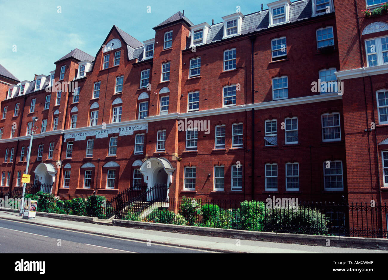 La Guiness Trust Building, Fulham Palace Road, Londra, W6, Regno Unito Foto Stock