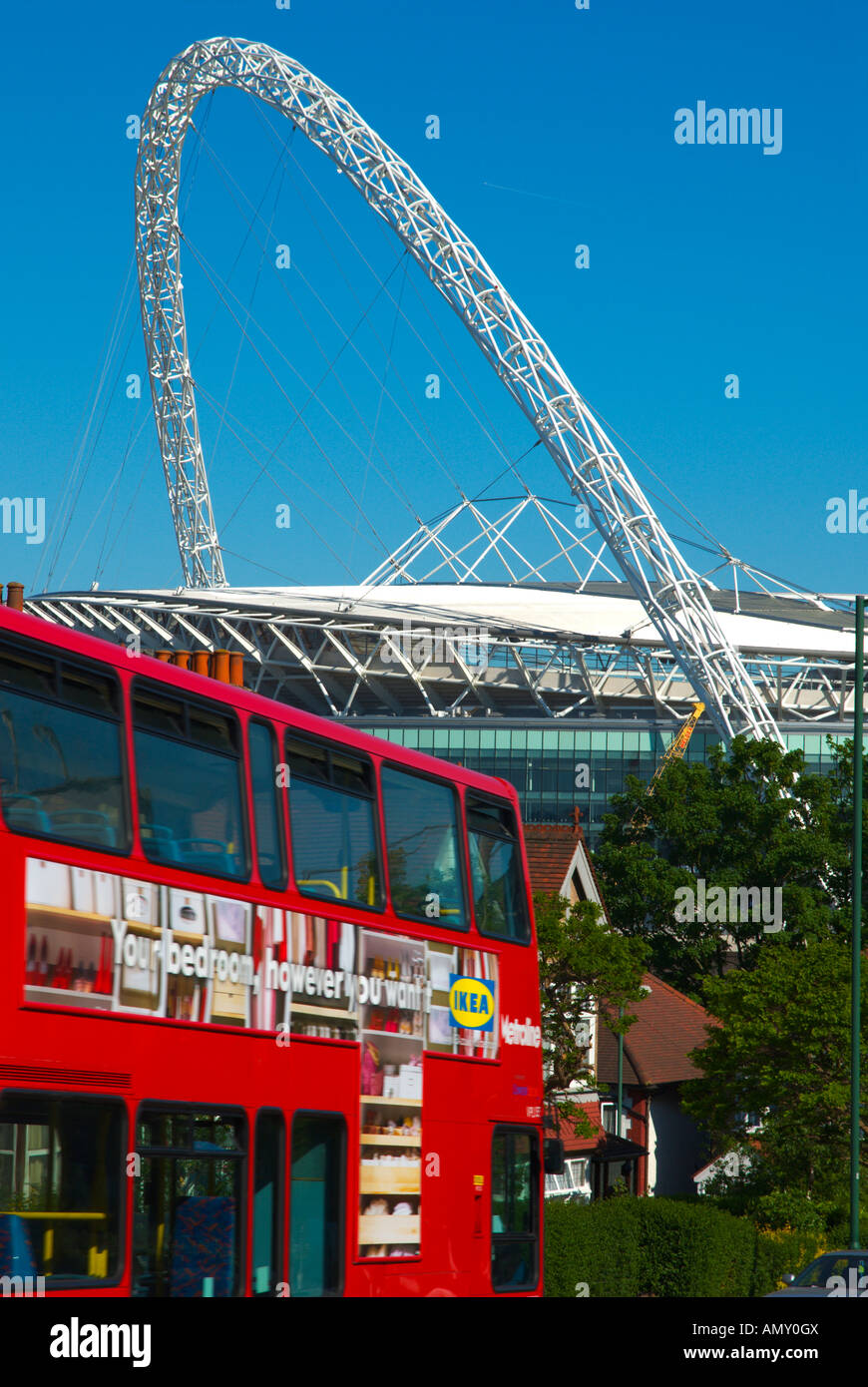 Stadio in città, Stadio di Wembley e Wembley, Londra, Inghilterra Foto Stock